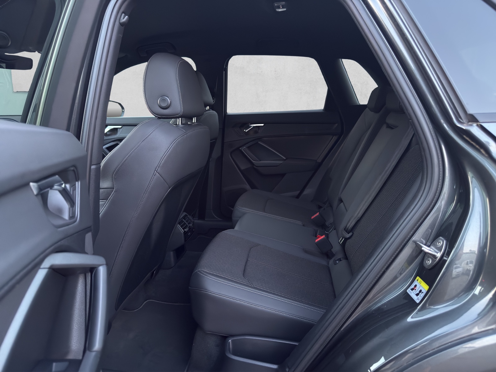 AUDI Q3 40 TDI S line Attraction quattro S-tronic-image-18