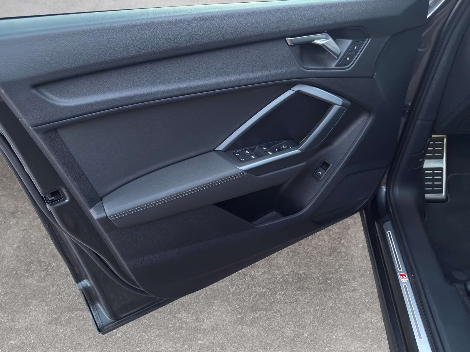 AUDI Q3 40 TDI S line Attraction quattro S-tronic-image-14