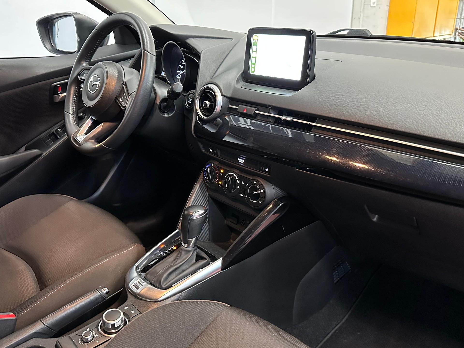 MAZDA 2 SKYACTIV-G 90 Ambition Automat-image-10