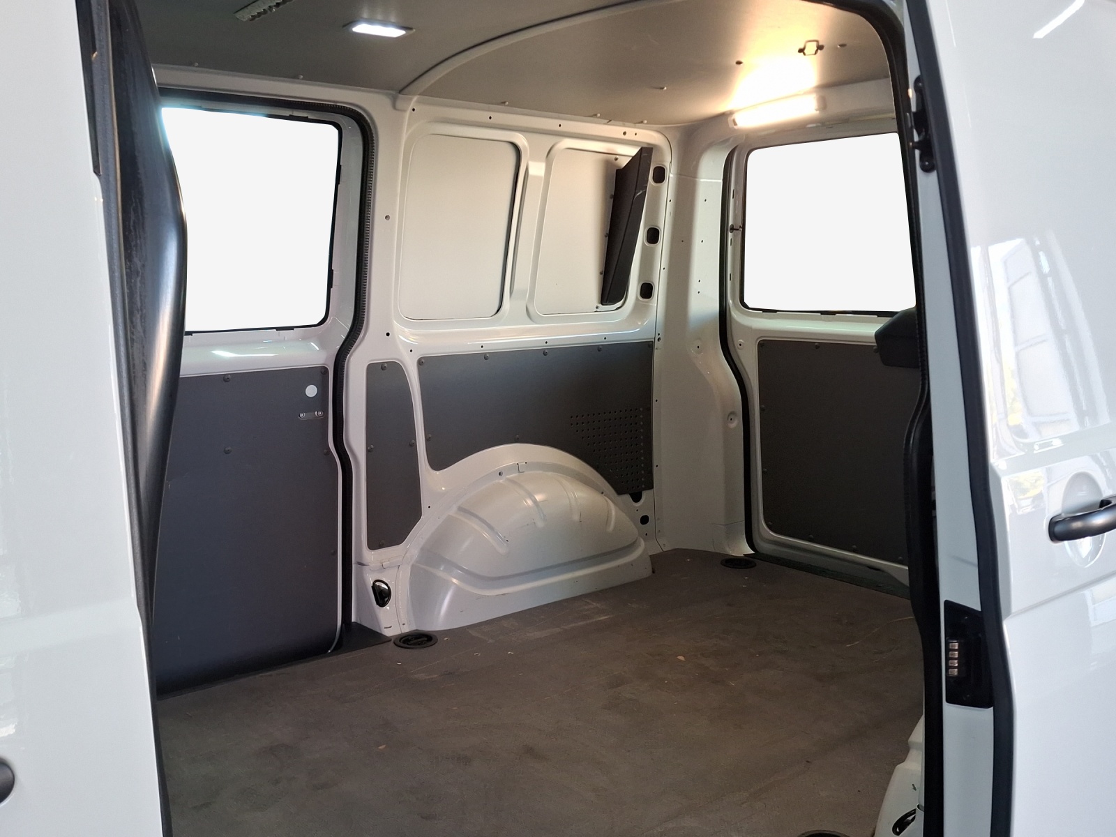 VW T6.1 2.0 TDI-image-11