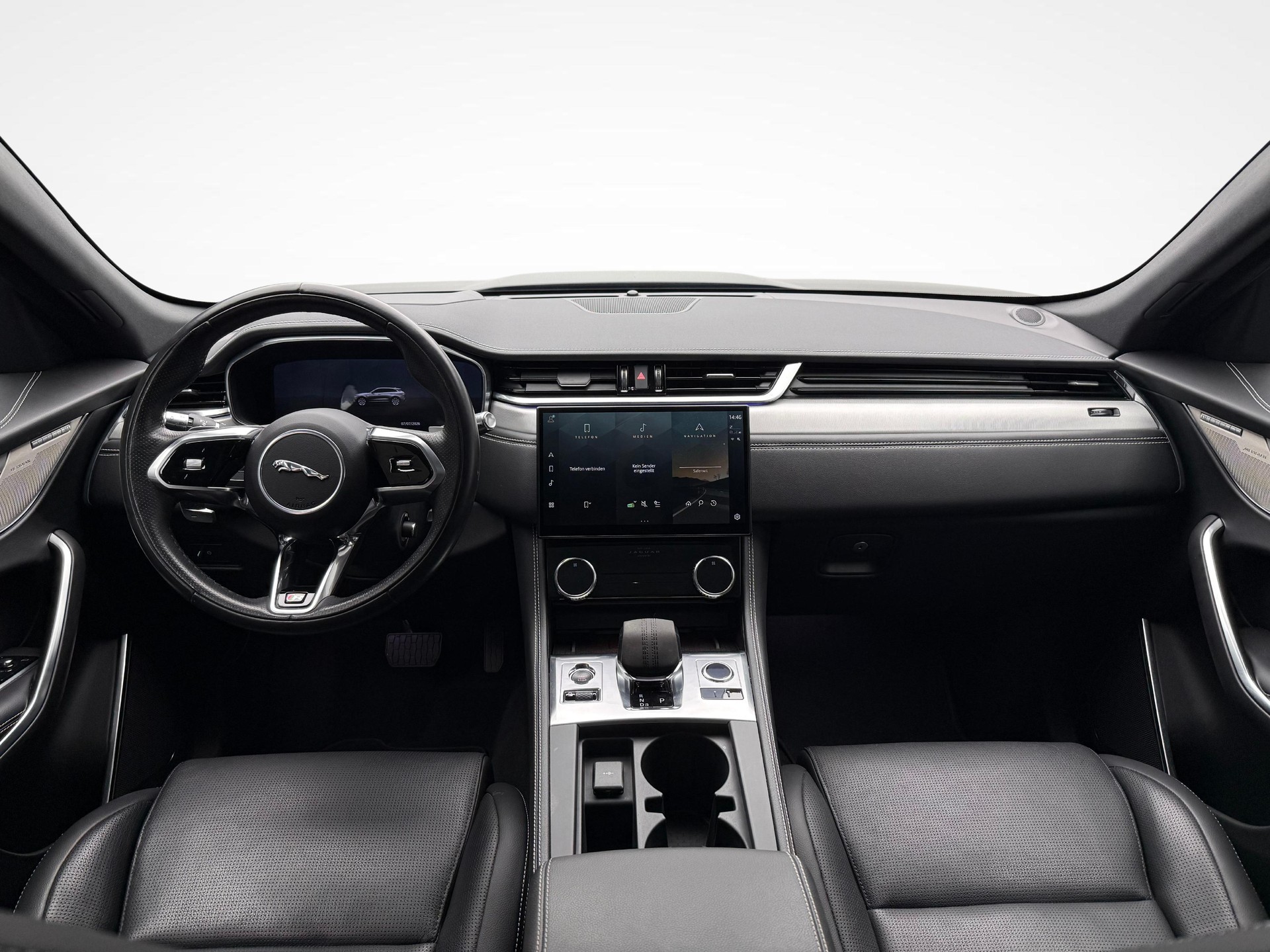 JAGUAR F-Pace 3.0 I6 R-Dynamic SE AWD-image-7