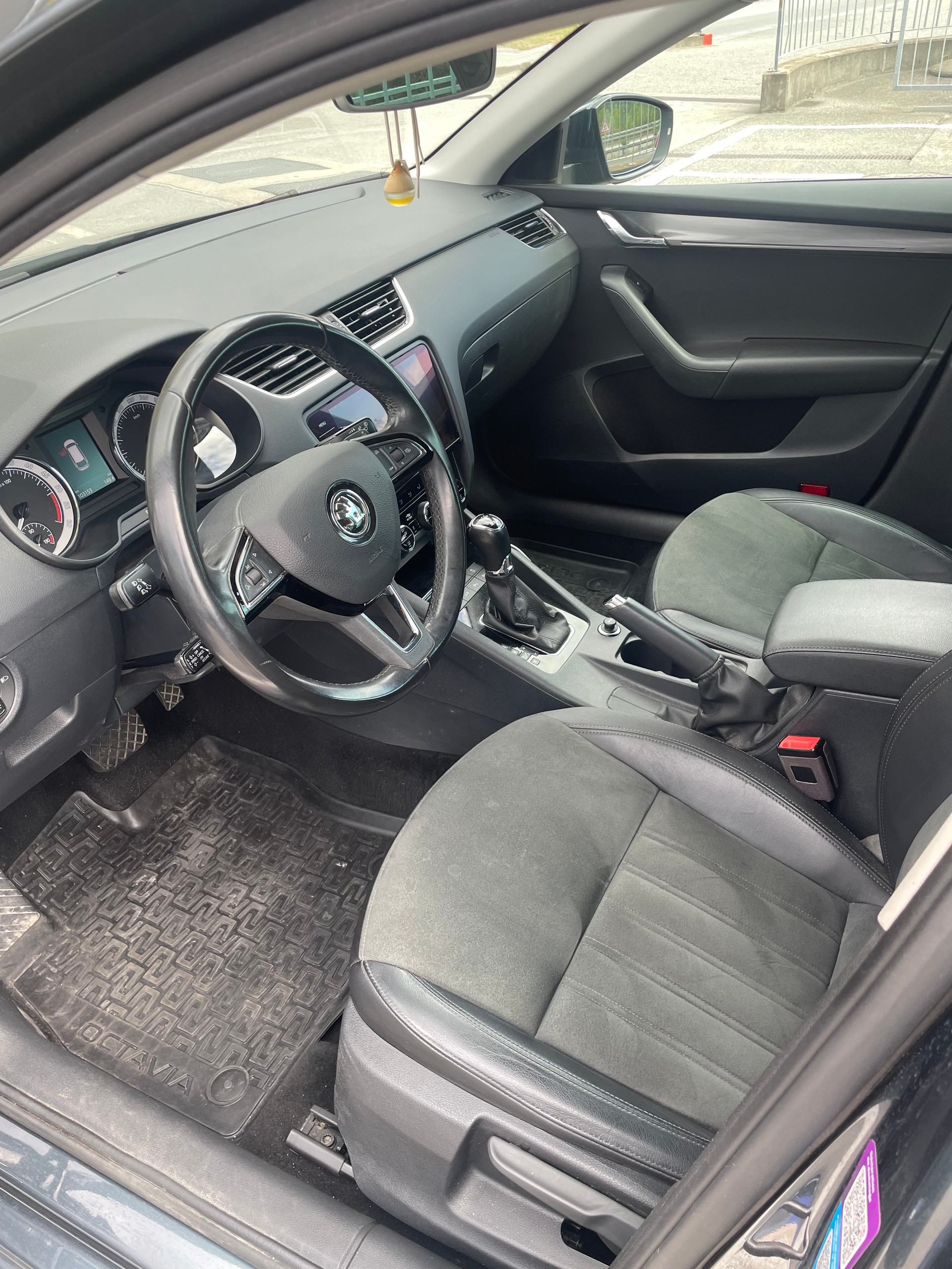 SKODA 2.0 TDI 184 Ambition 4x4 DSG-image-2