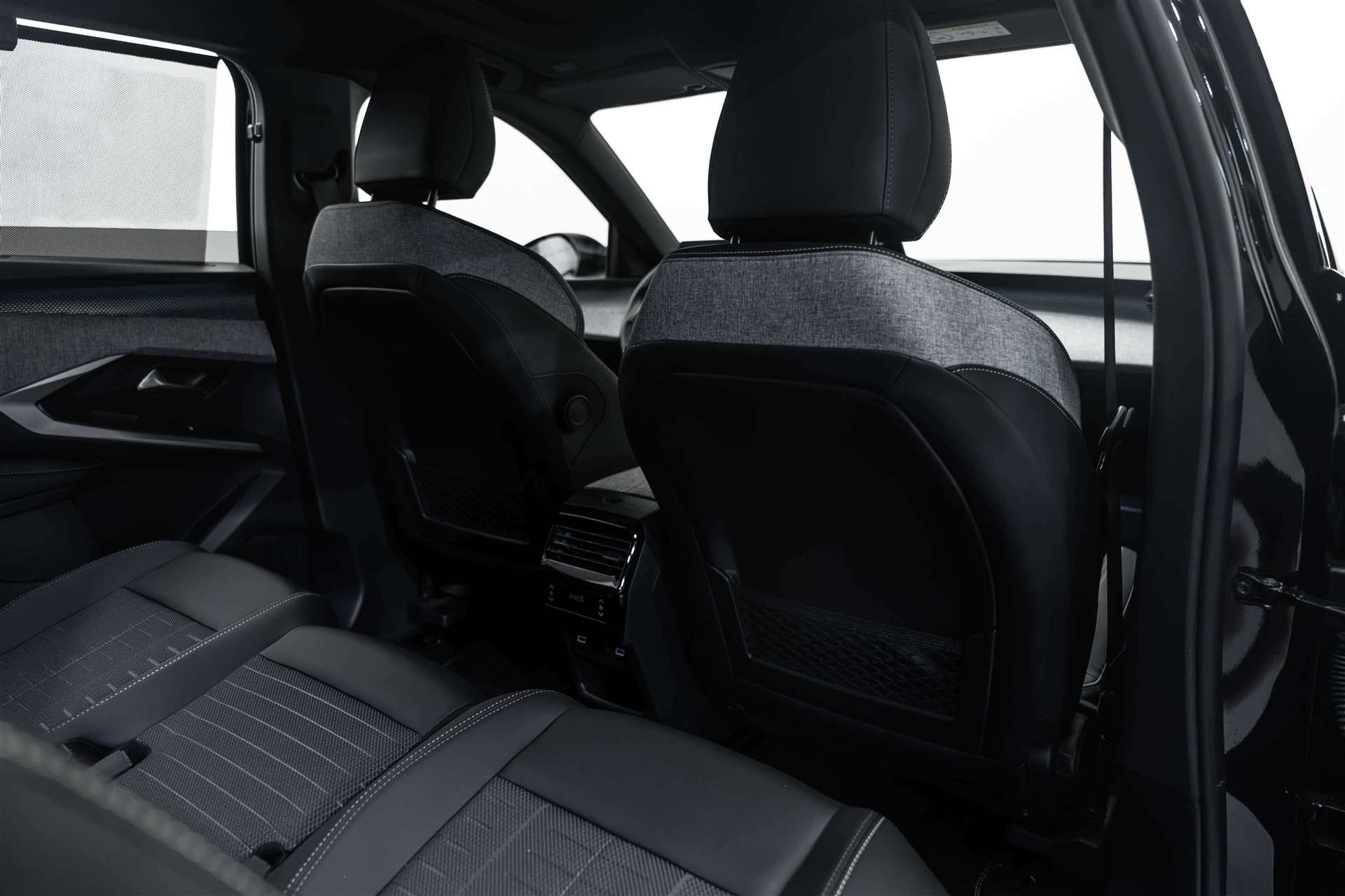 PEUGEOT 5008 145 Hybrid GT 7-Plätzer e-DCS-Automat-image-12