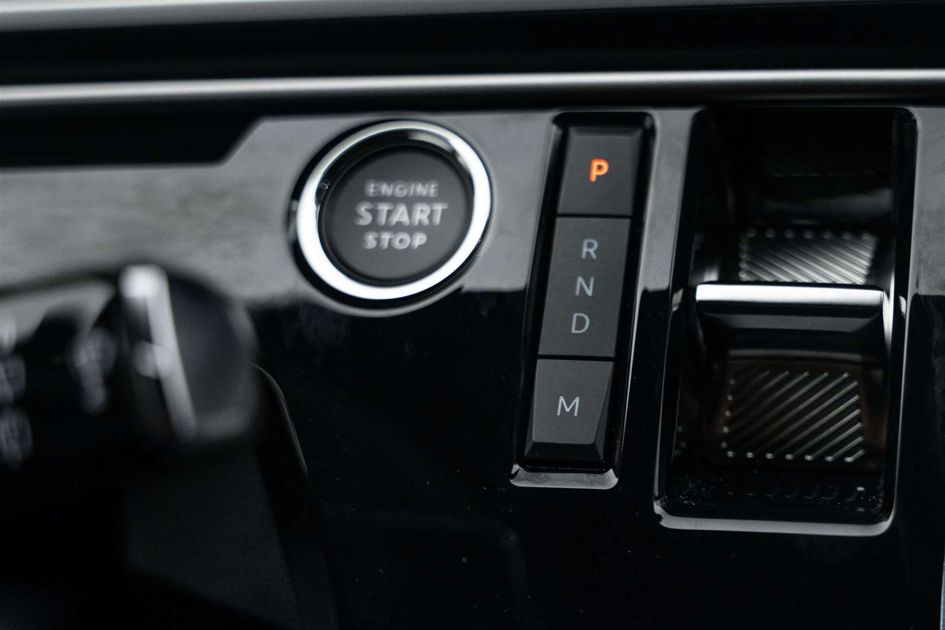 PEUGEOT 5008 145 Hybrid GT 7-Plätzer e-DCS-Automat-image-23