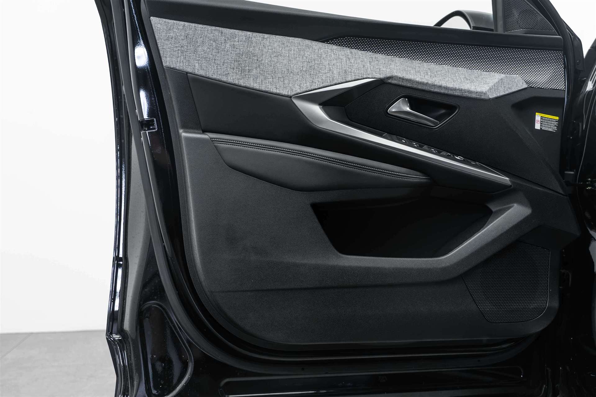 PEUGEOT 5008 145 Hybrid GT 7-Plätzer e-DCS-Automat-image-5