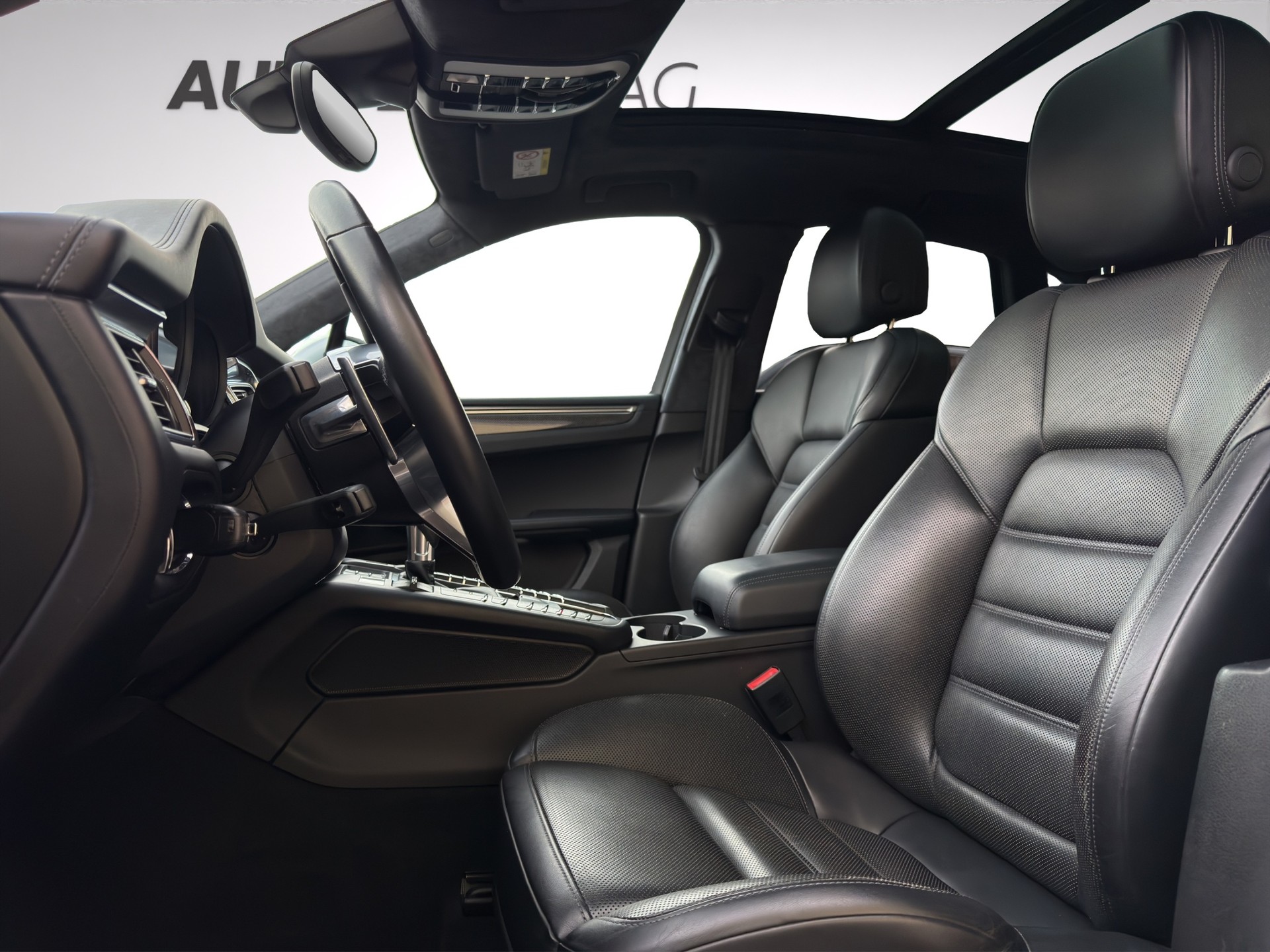 PORSCHE Macan Turbo Performance PDK-image-9