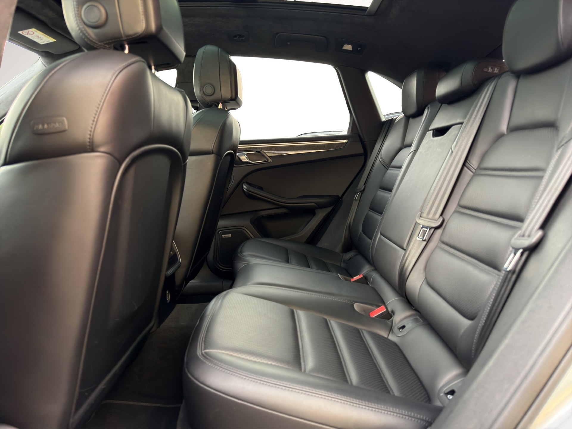 PORSCHE Macan Turbo Performance PDK-image-15