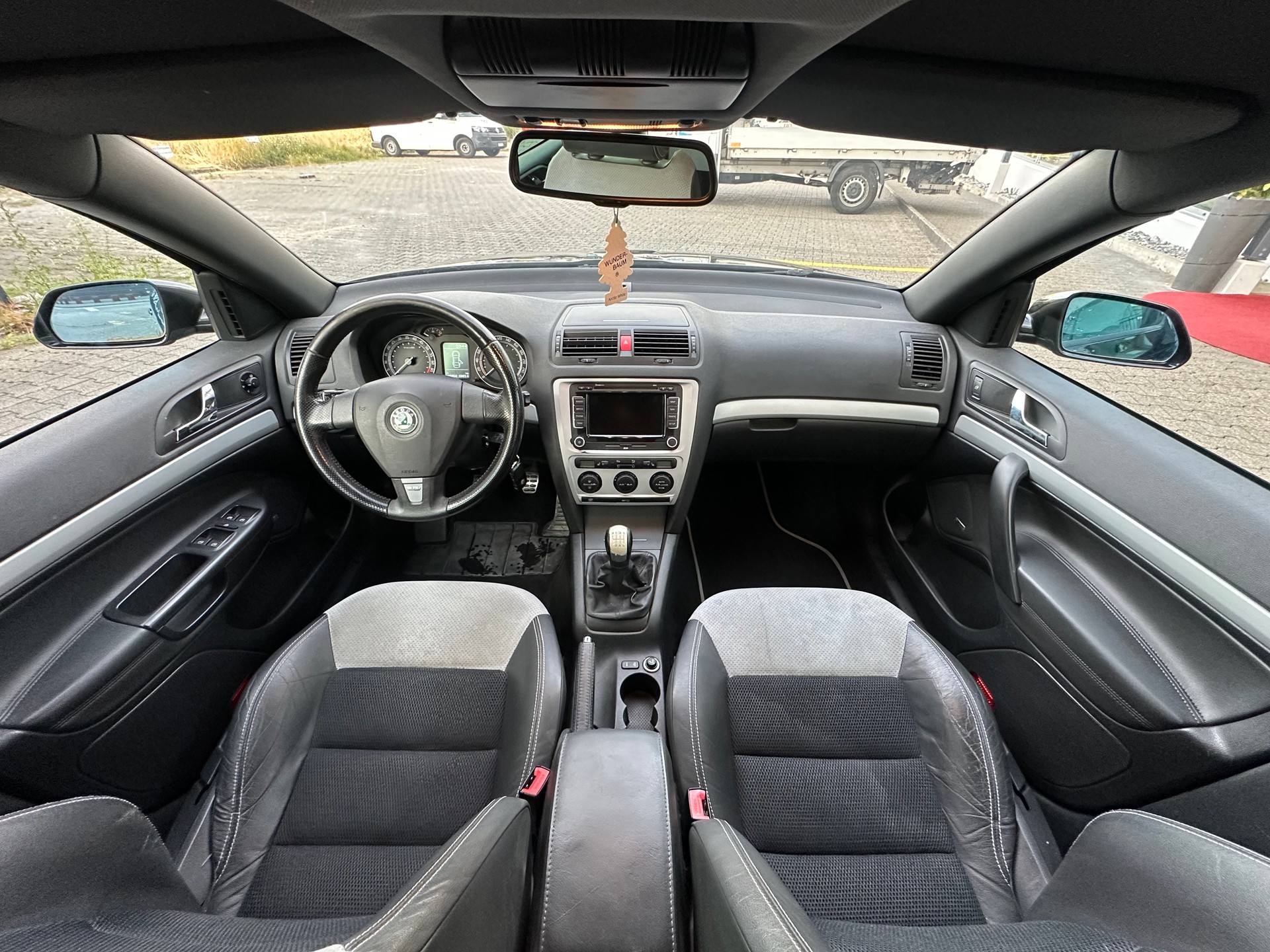 SKODA Octavia 2.0 TFSI RS-image-8