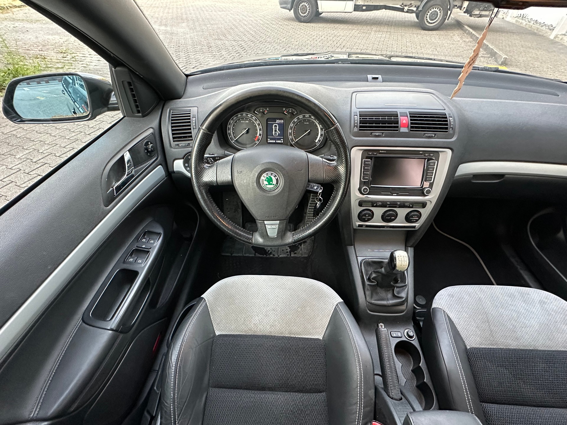 SKODA Octavia 2.0 TFSI RS-image-9