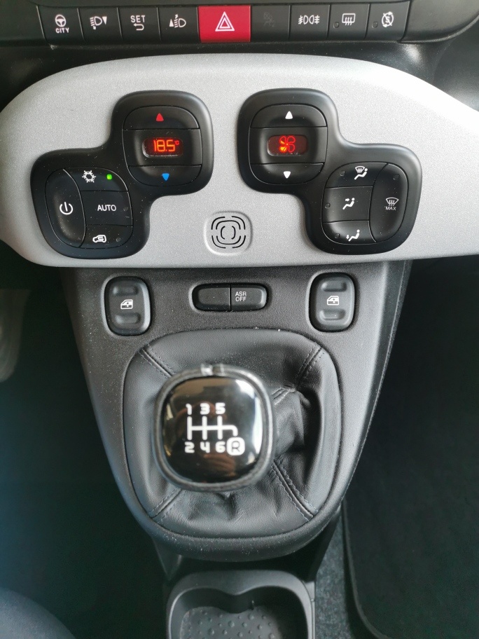 FIAT Panda 1.0 MHEV City Cross-image-16