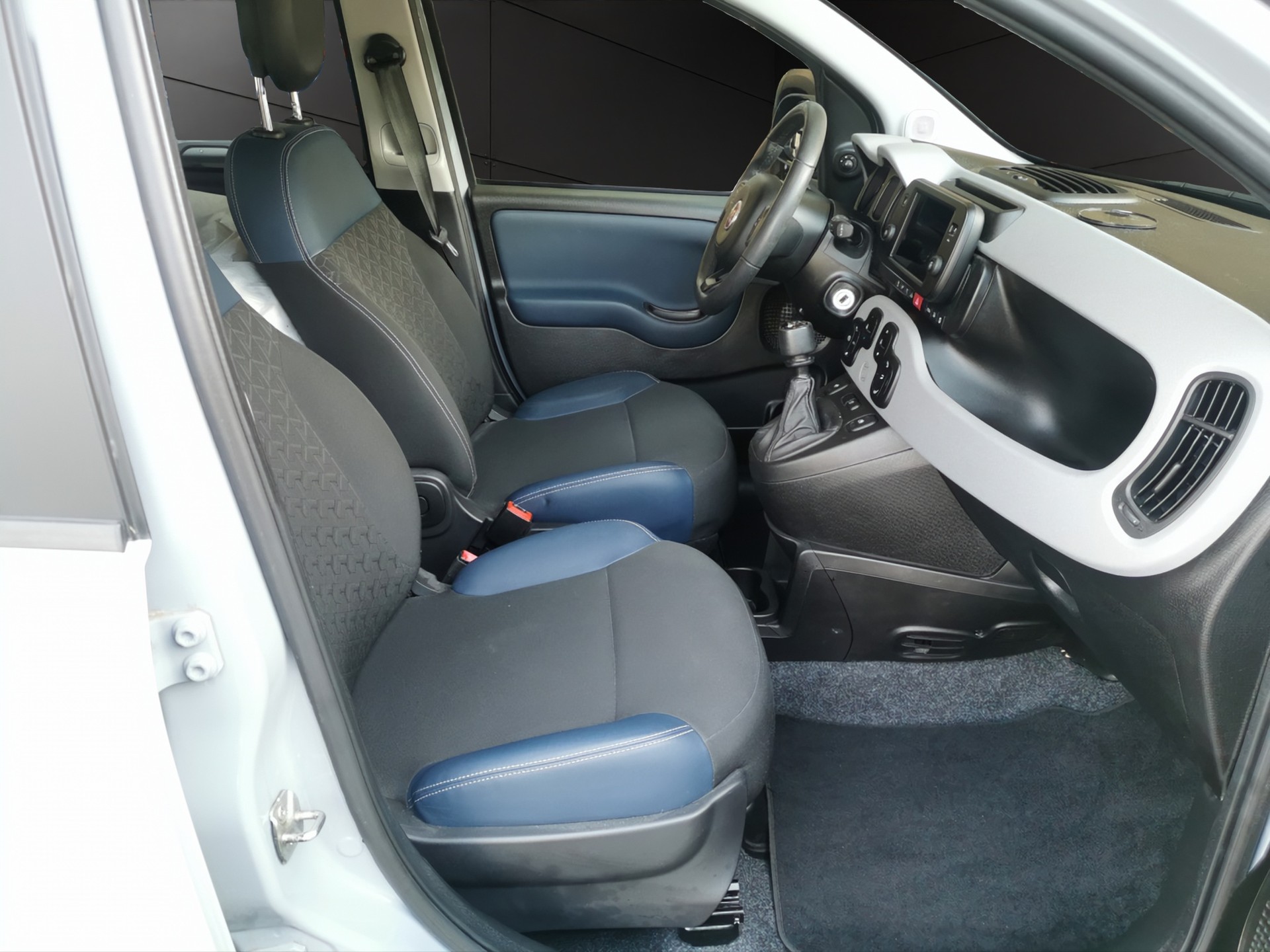 FIAT Panda 1.0 MHEV City Cross-image-12