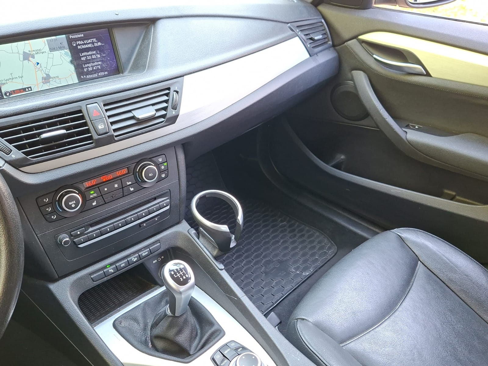 BMW X1 xDrive 20d-image-12