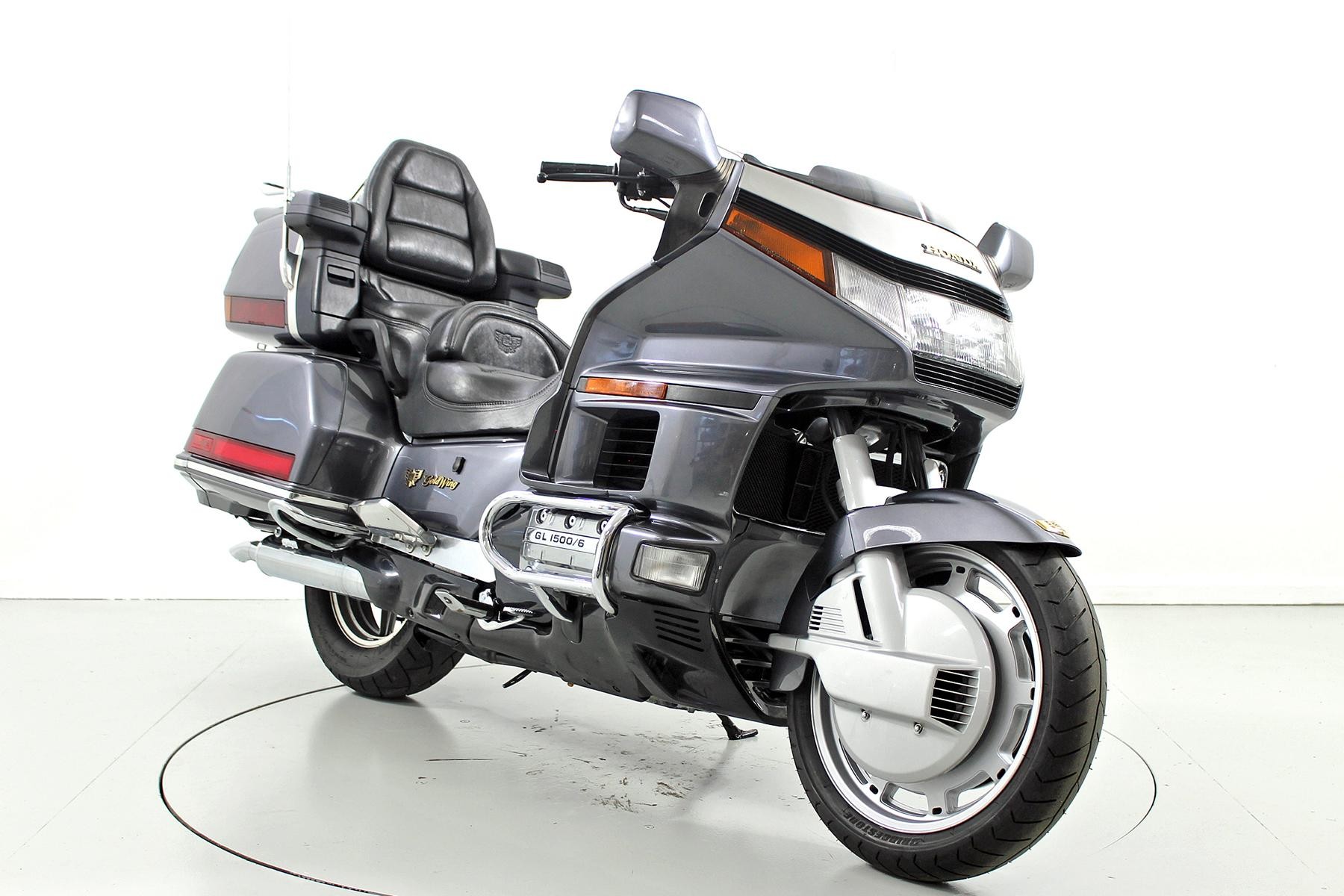 HONDA GL Goldwing-showroom-element-1