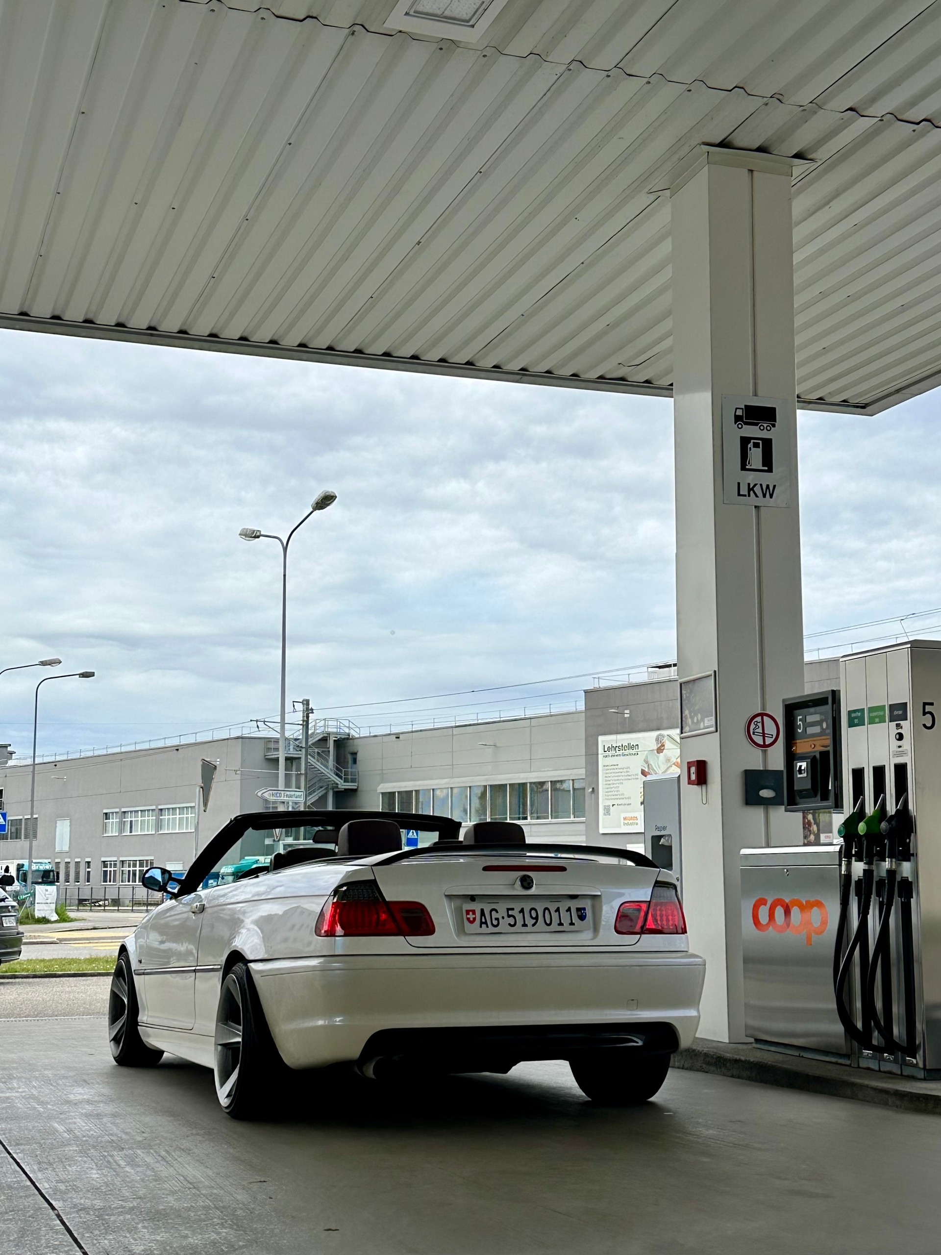BMW 330Ci-image-3