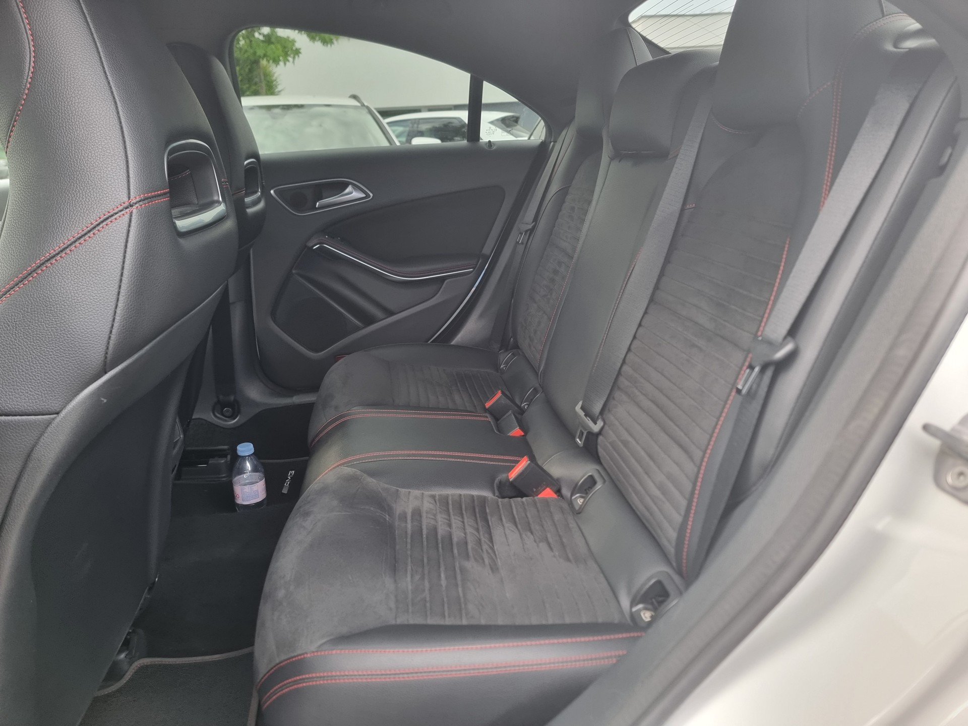 MERCEDES-BENZ CLA 250 AMG Line 7G-DCT 4Matic-image-6