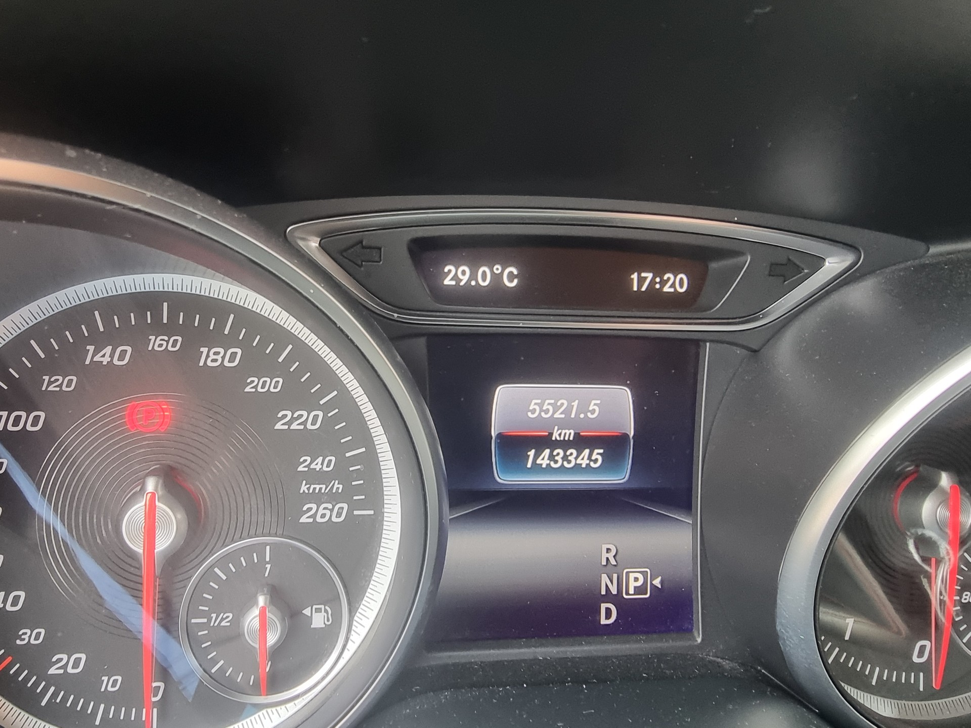 MERCEDES-BENZ CLA 250 AMG Line 7G-DCT 4Matic-image-4