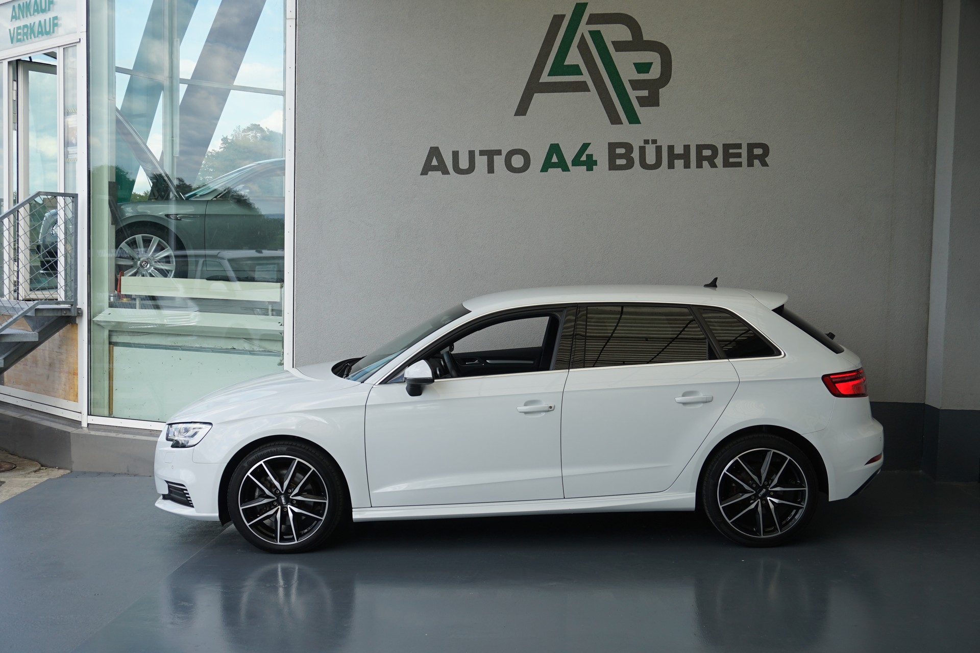 AUDI A3 40 TFSI e-tron Sport 204PS Automat "kann rund 35 bis 40km rein elektrisch fahren"-image-0