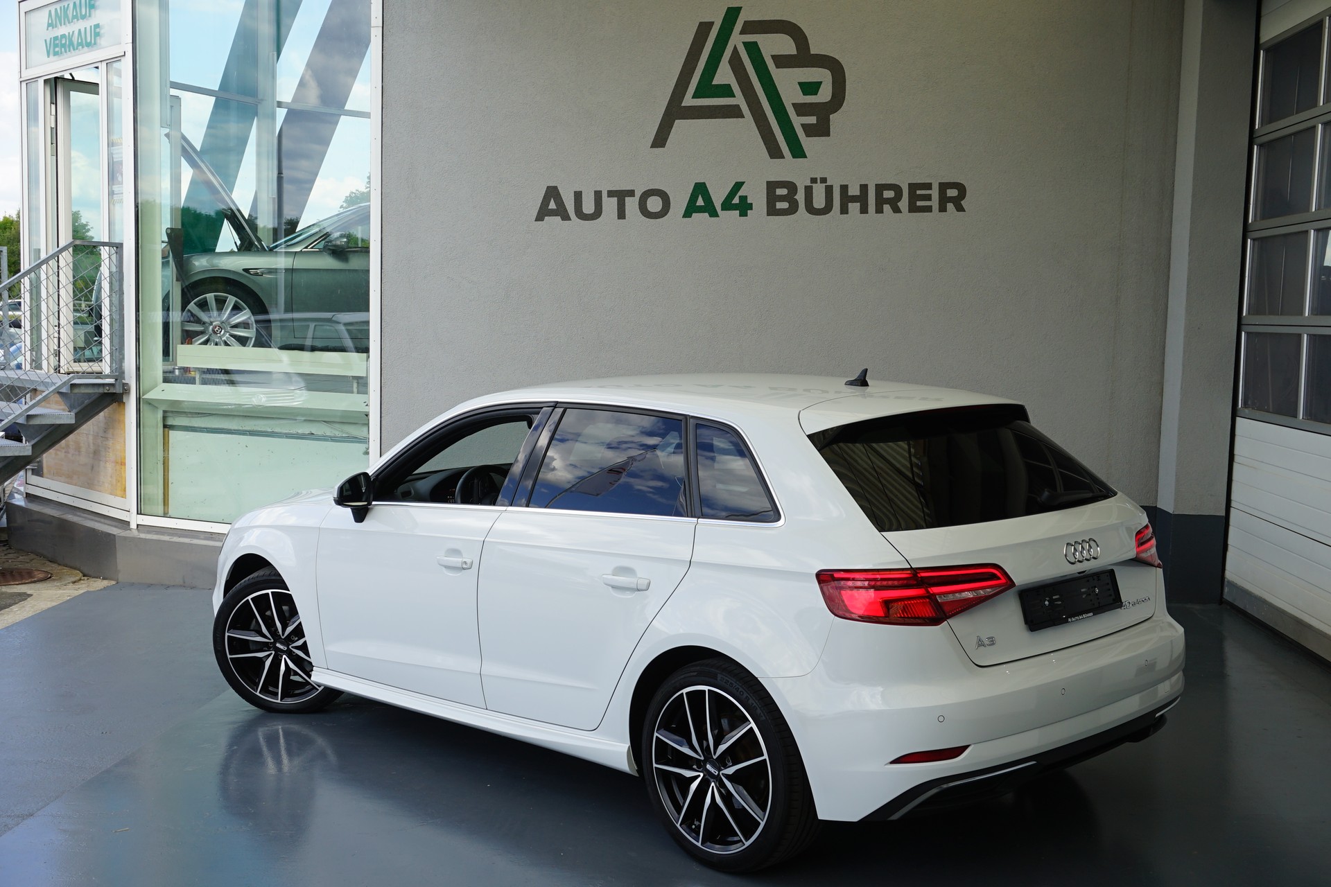 AUDI A3 40 TFSI e-tron Sport 204PS Automat "kann rund 35 bis 40km rein elektrisch fahren"-image-5