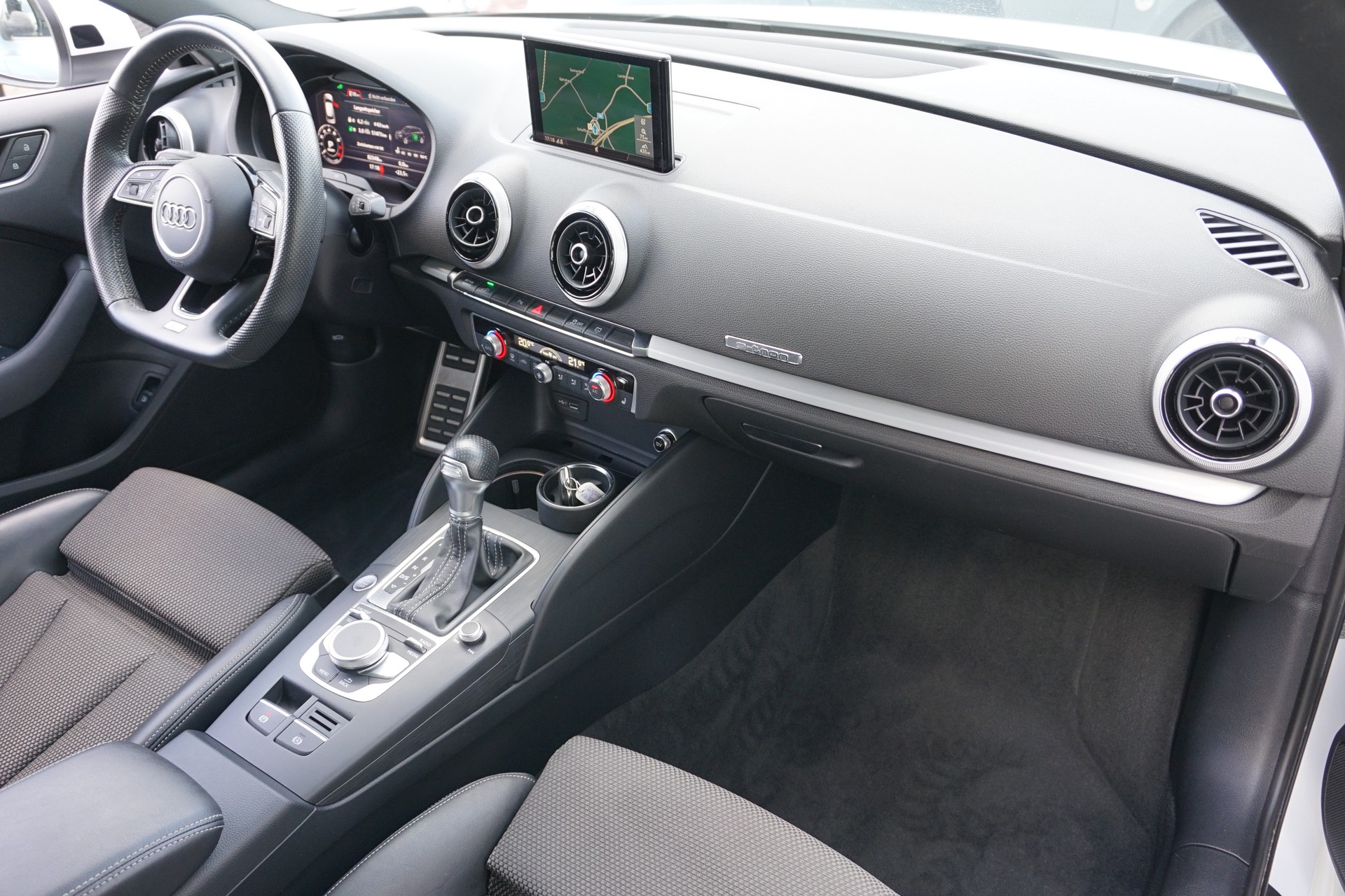 AUDI A3 40 TFSI e-tron Sport 204PS Automat "kann rund 35 bis 40km rein elektrisch fahren"-image-17