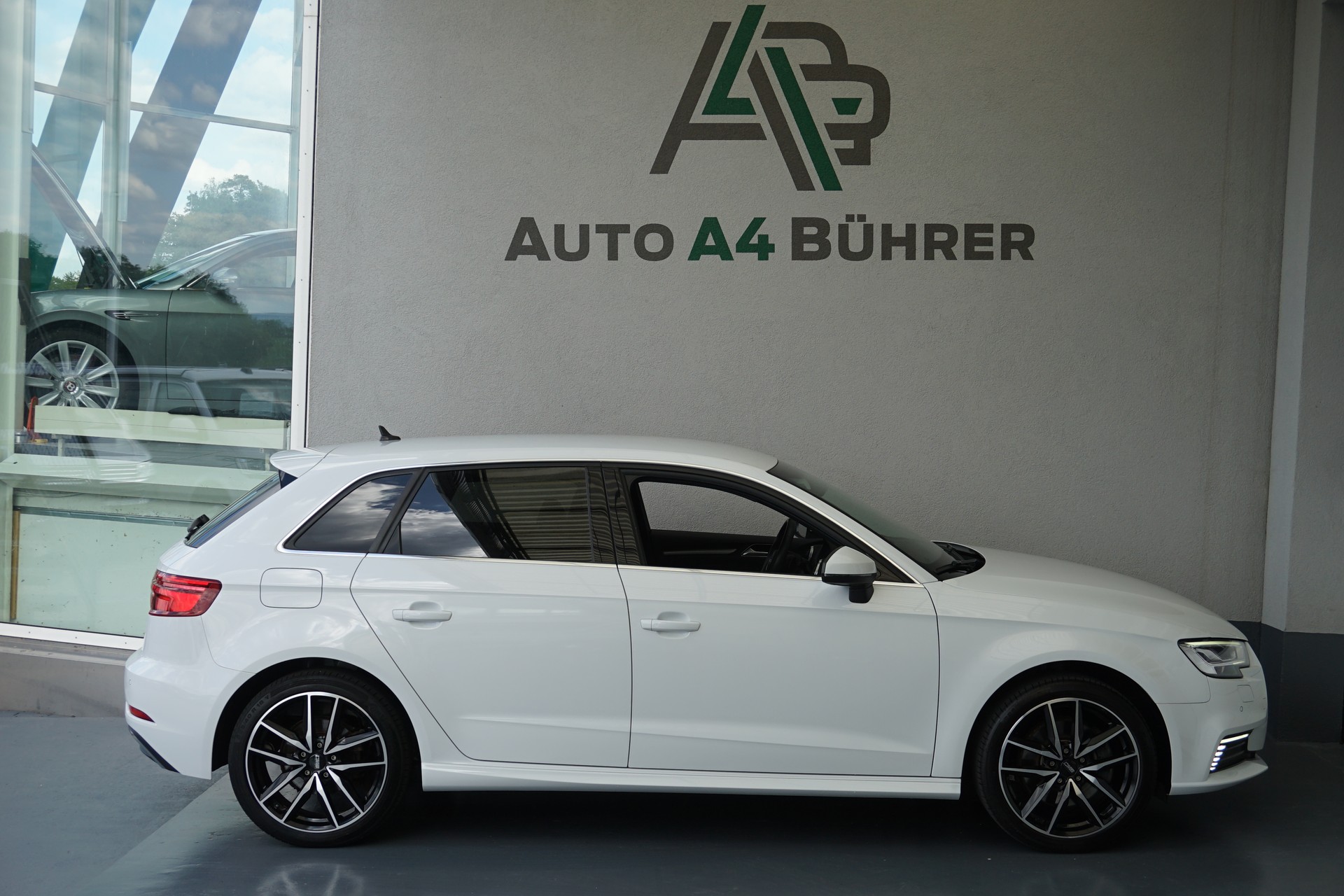 AUDI A3 40 TFSI e-tron Sport 204PS Automat "kann rund 35 bis 40km rein elektrisch fahren"-image-4