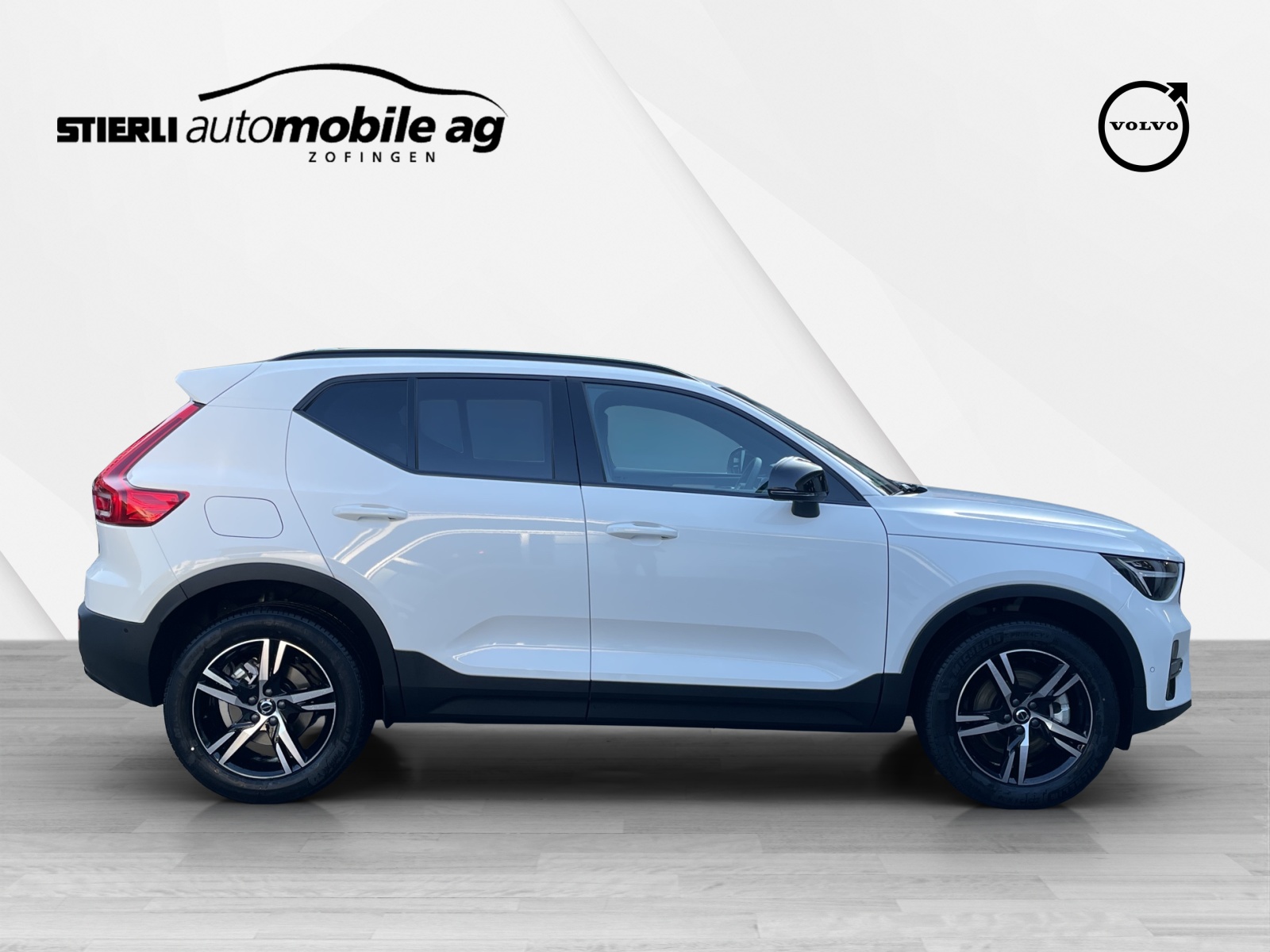 VOLVO XC40 2.0 B4 MH Plus Dark-image-3