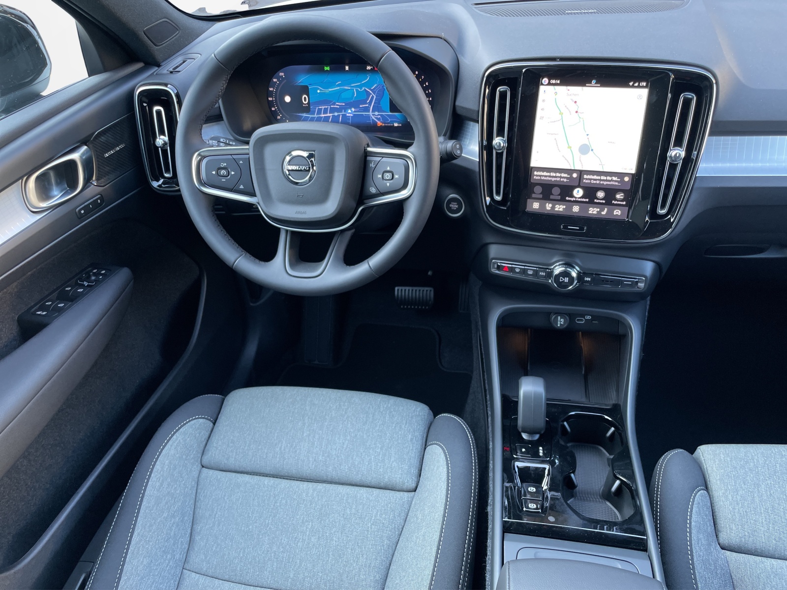 VOLVO XC40 2.0 B4 MH Plus Dark-image-12
