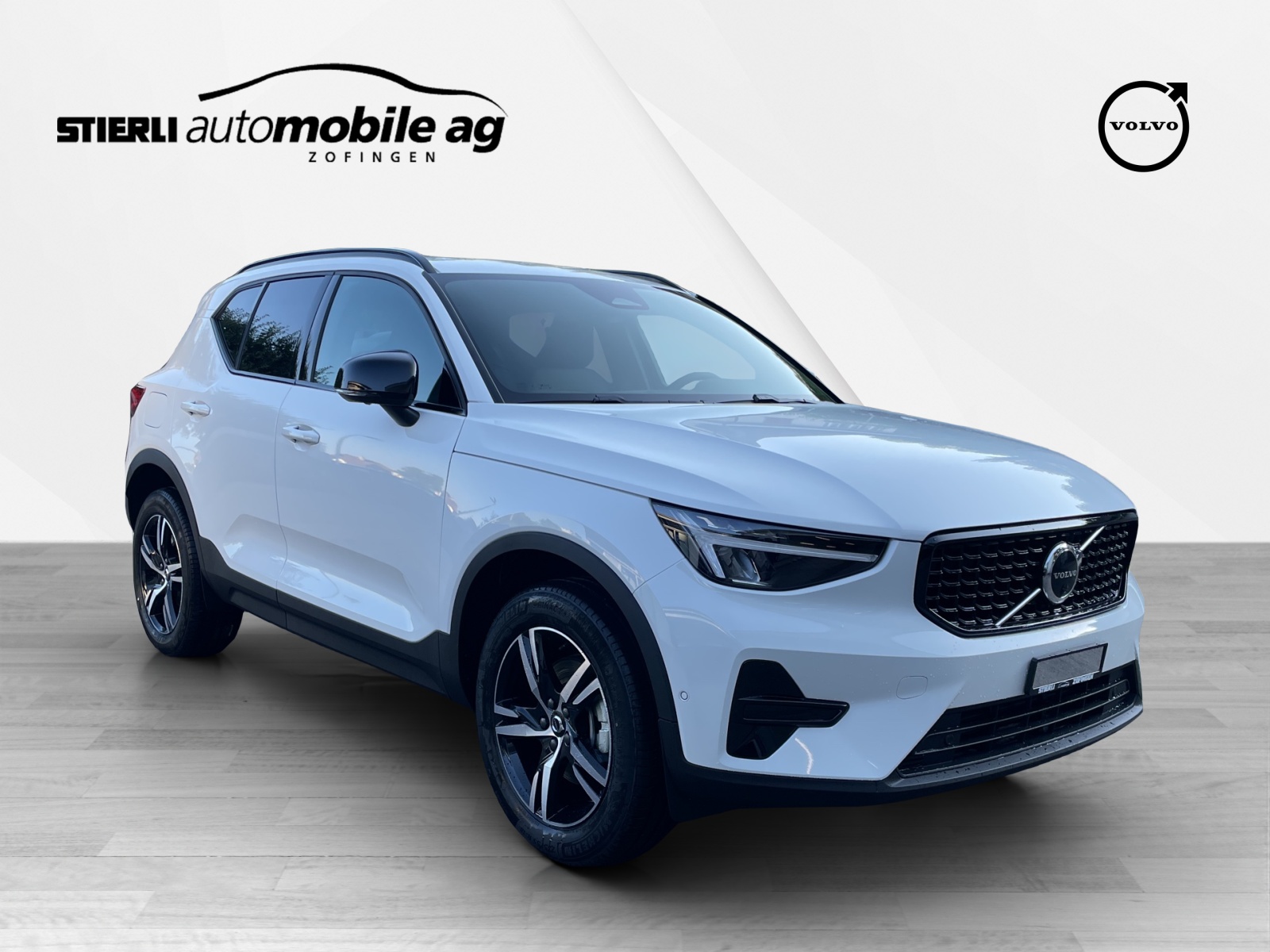 VOLVO XC40 2.0 B4 MH Plus Dark-image-2