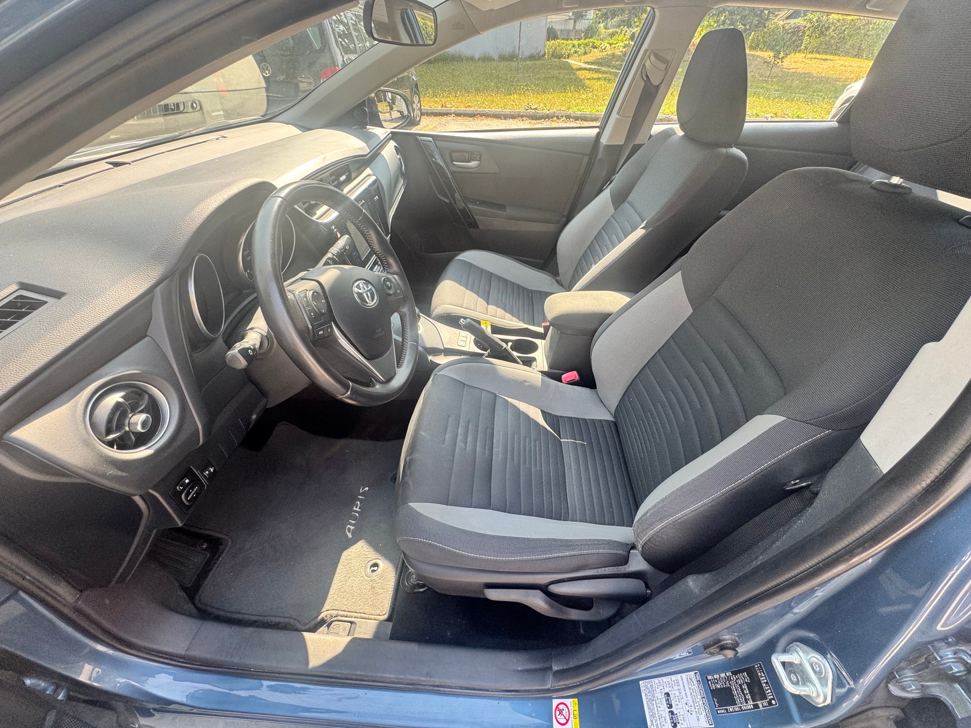 TOYOTA Auris 1.8 HSD Luna e-CVT-image-8