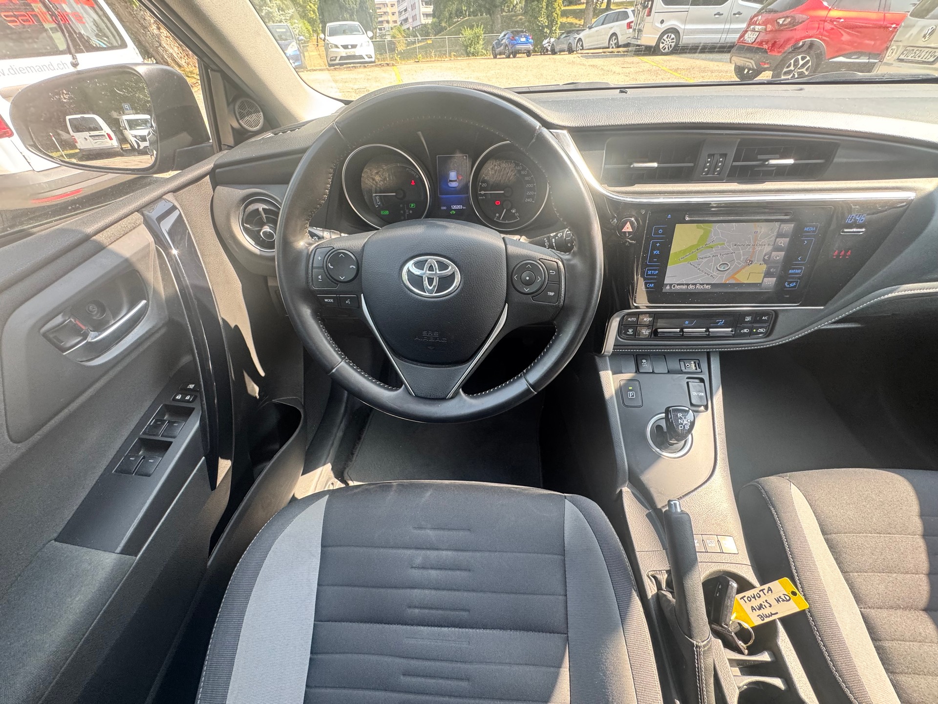TOYOTA Auris 1.8 HSD Luna e-CVT-image-7