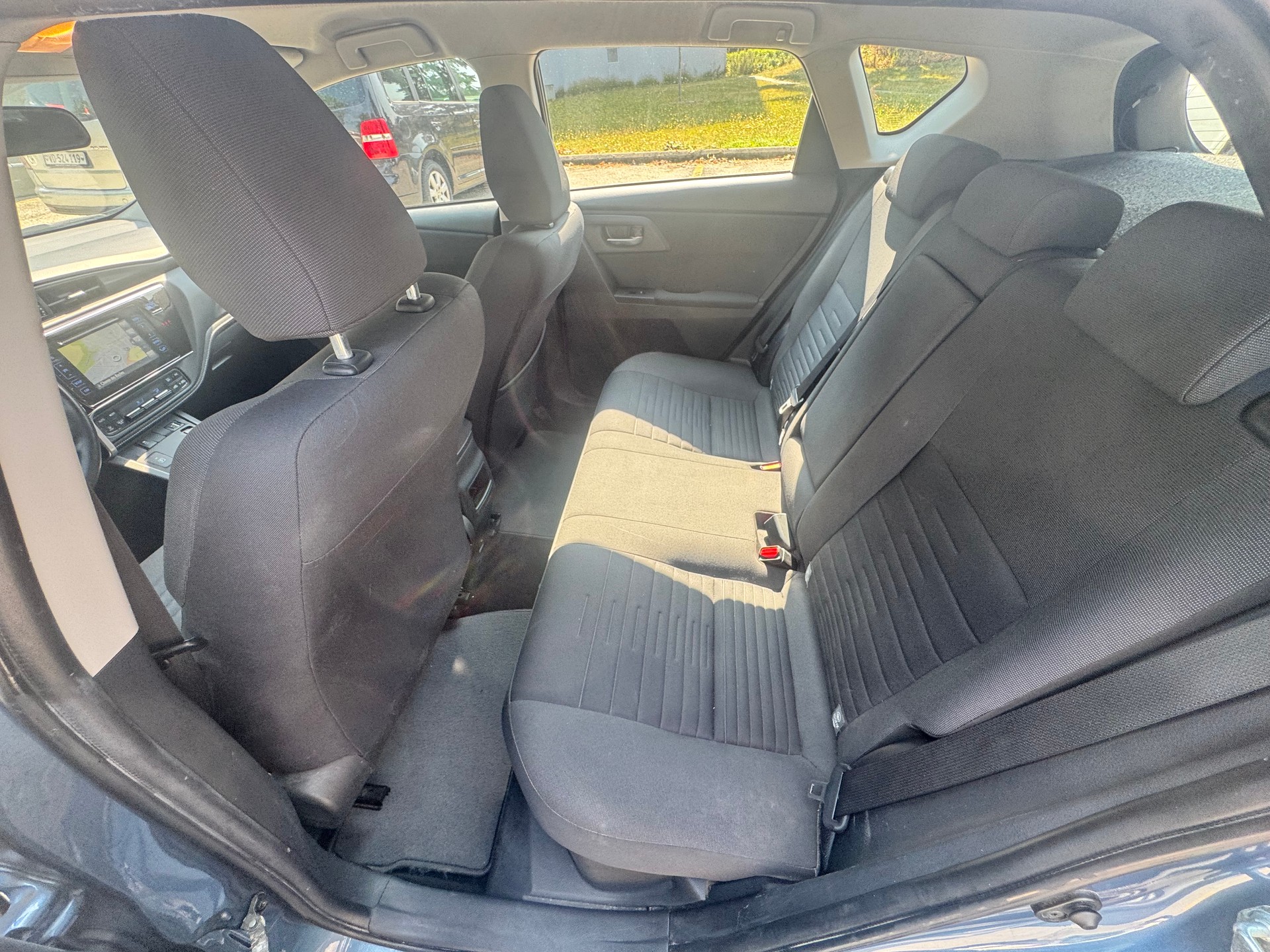 TOYOTA Auris 1.8 HSD Luna e-CVT-image-11