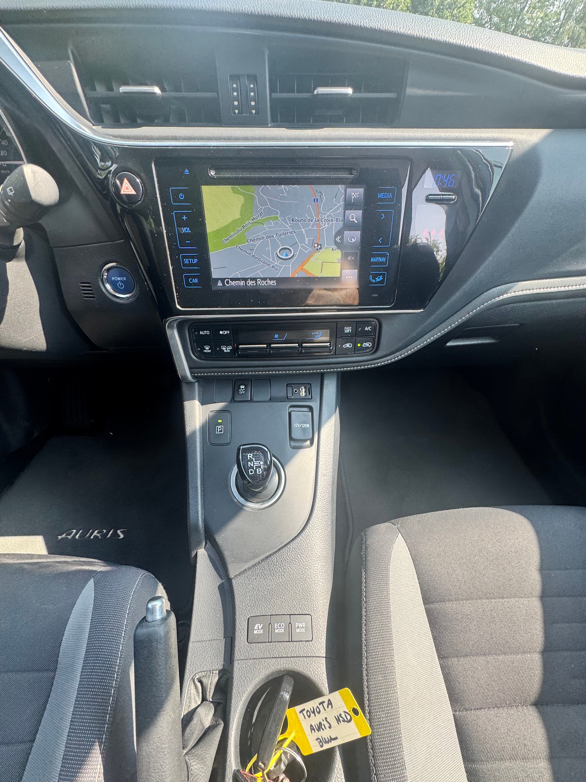 TOYOTA Auris 1.8 HSD Luna e-CVT-image-6