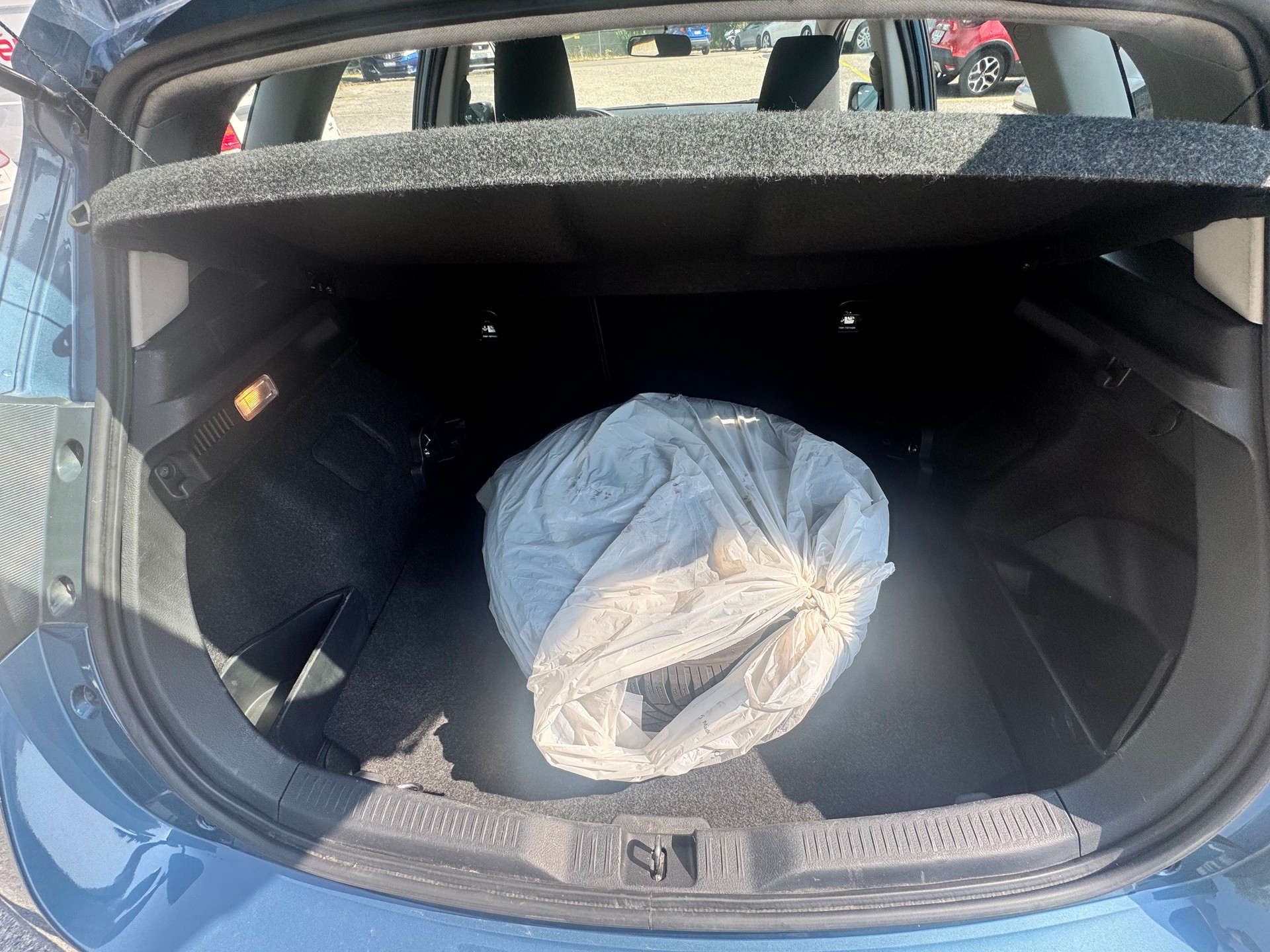 TOYOTA Auris 1.8 HSD Luna e-CVT-image-13