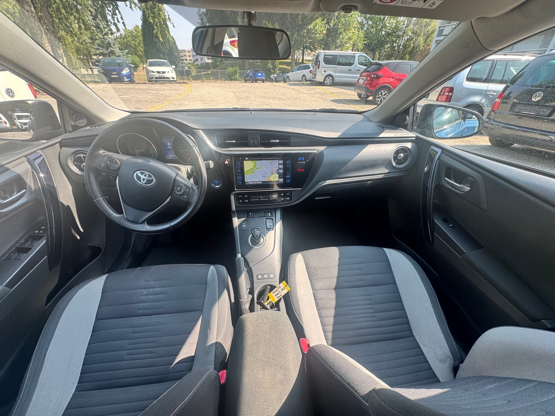 TOYOTA Auris 1.8 HSD Luna e-CVT-image-10