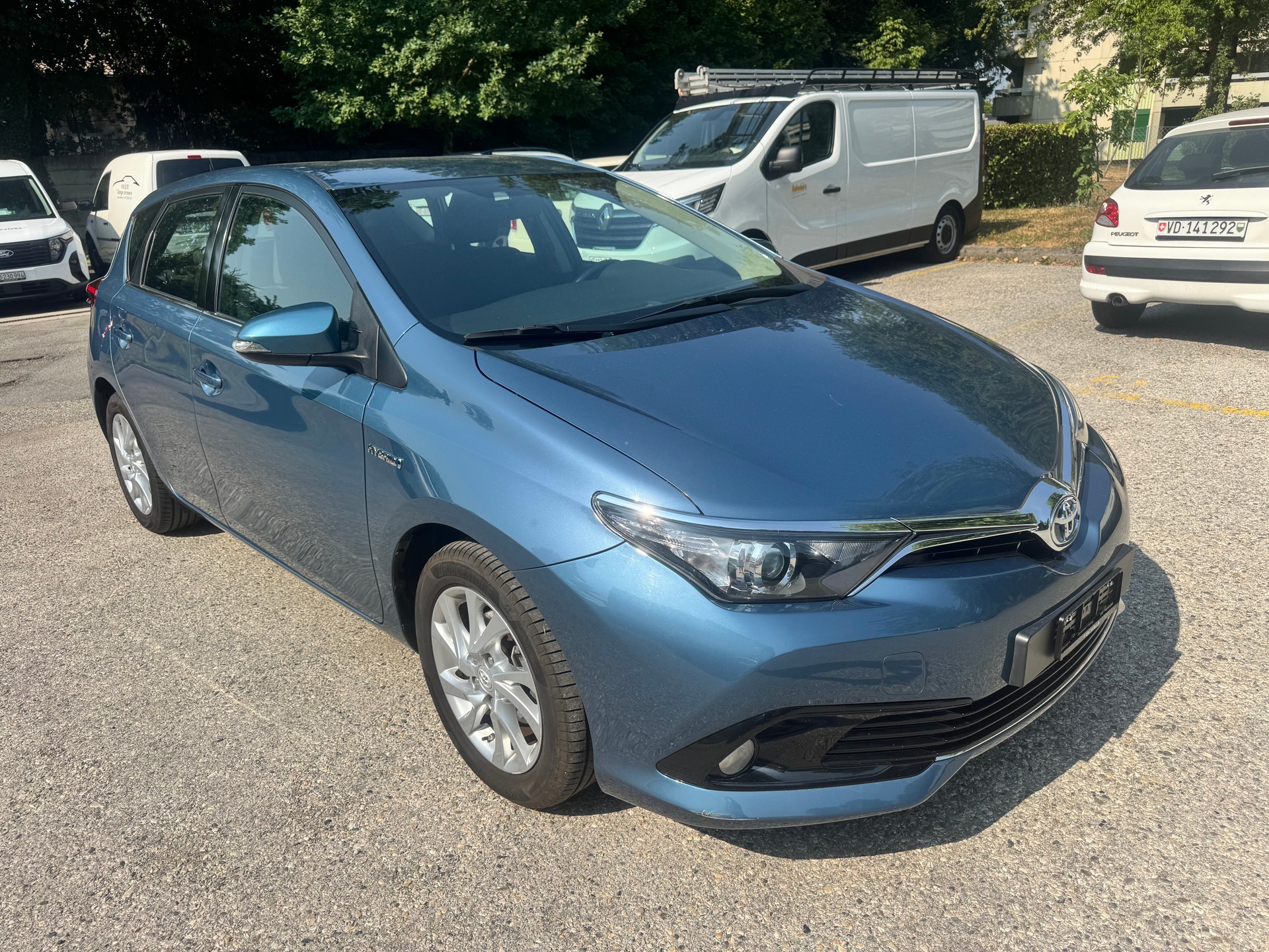 TOYOTA Auris 1.8 HSD Luna e-CVT-image-0