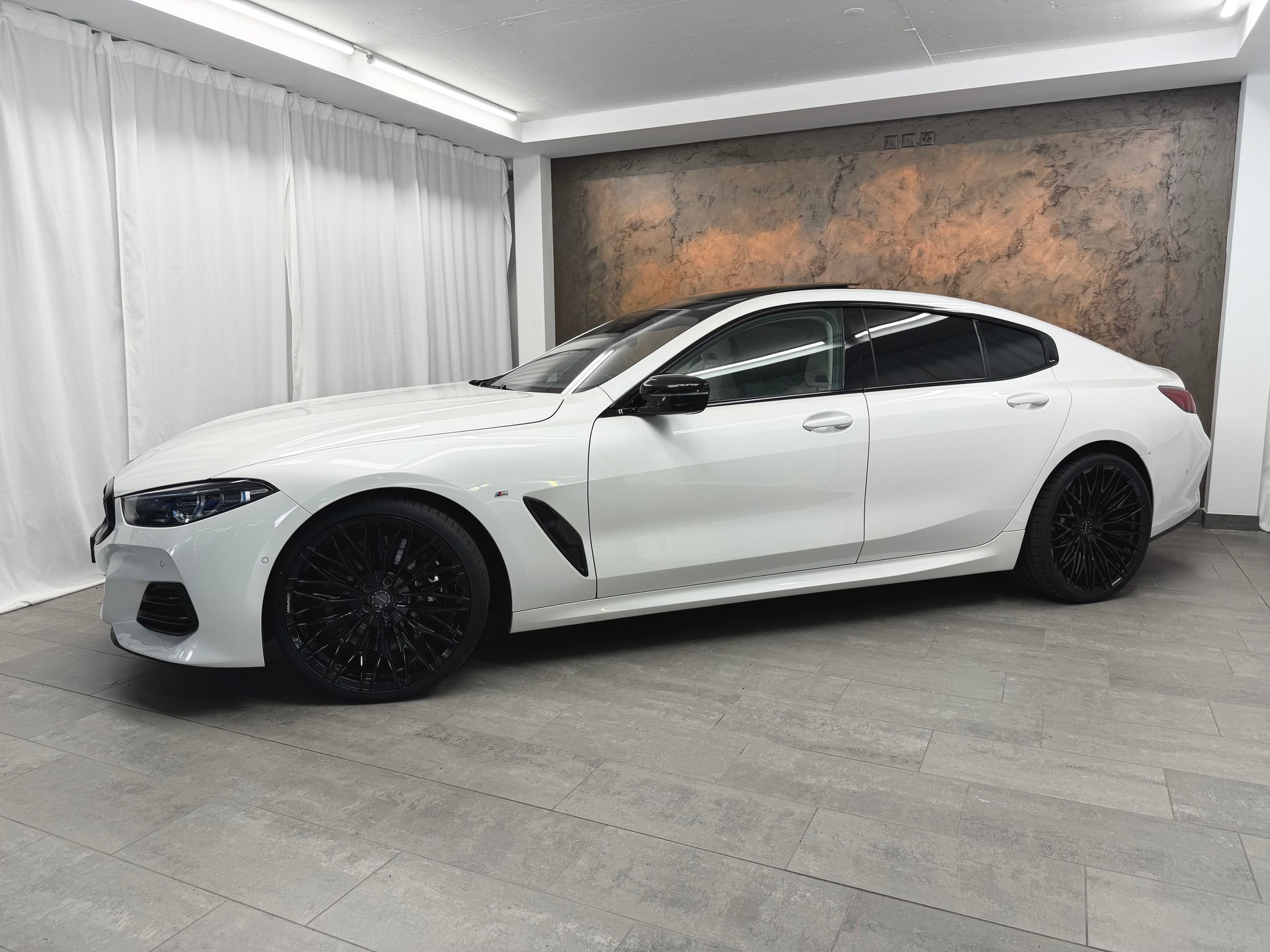 BMW M850i xDrive Grand Coupé Steptronic *B&W Diamond*360°*Head-Up*Panorama*-image-3