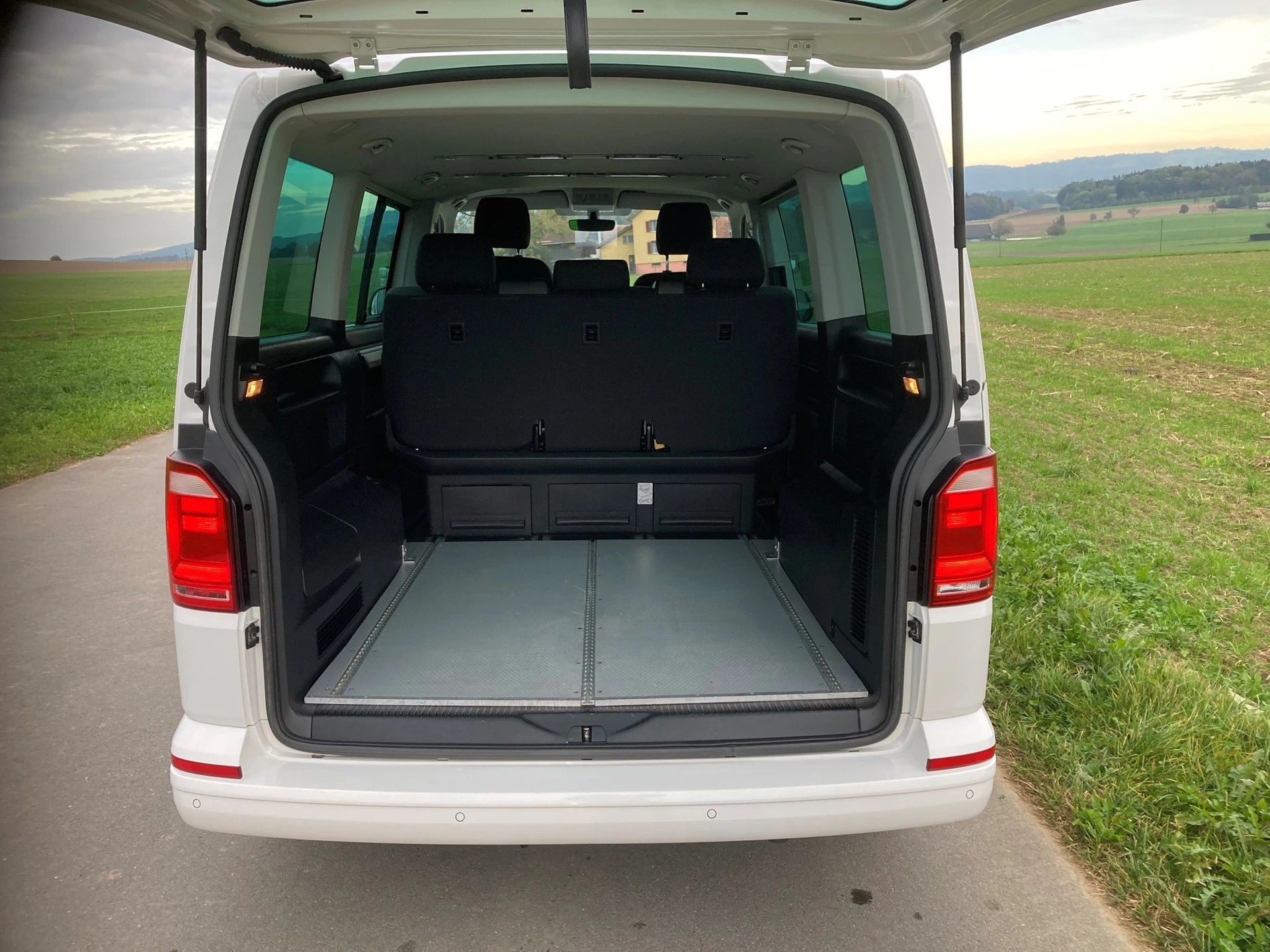 VW T6 Multivan 2.0 TDI Trendline Liberty DSG-image-5