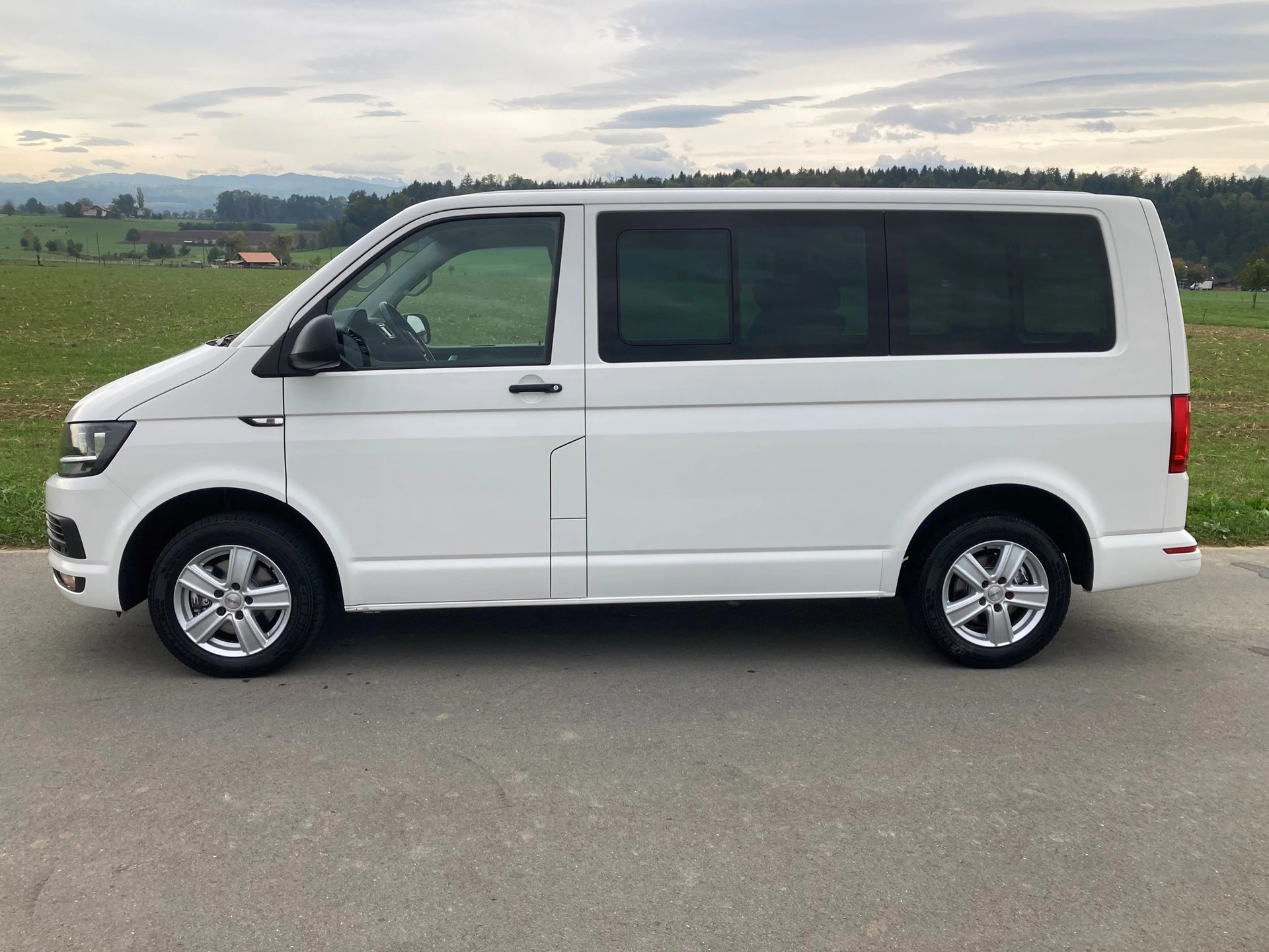 VW T6 Multivan 2.0 TDI Trendline Liberty DSG-image-4