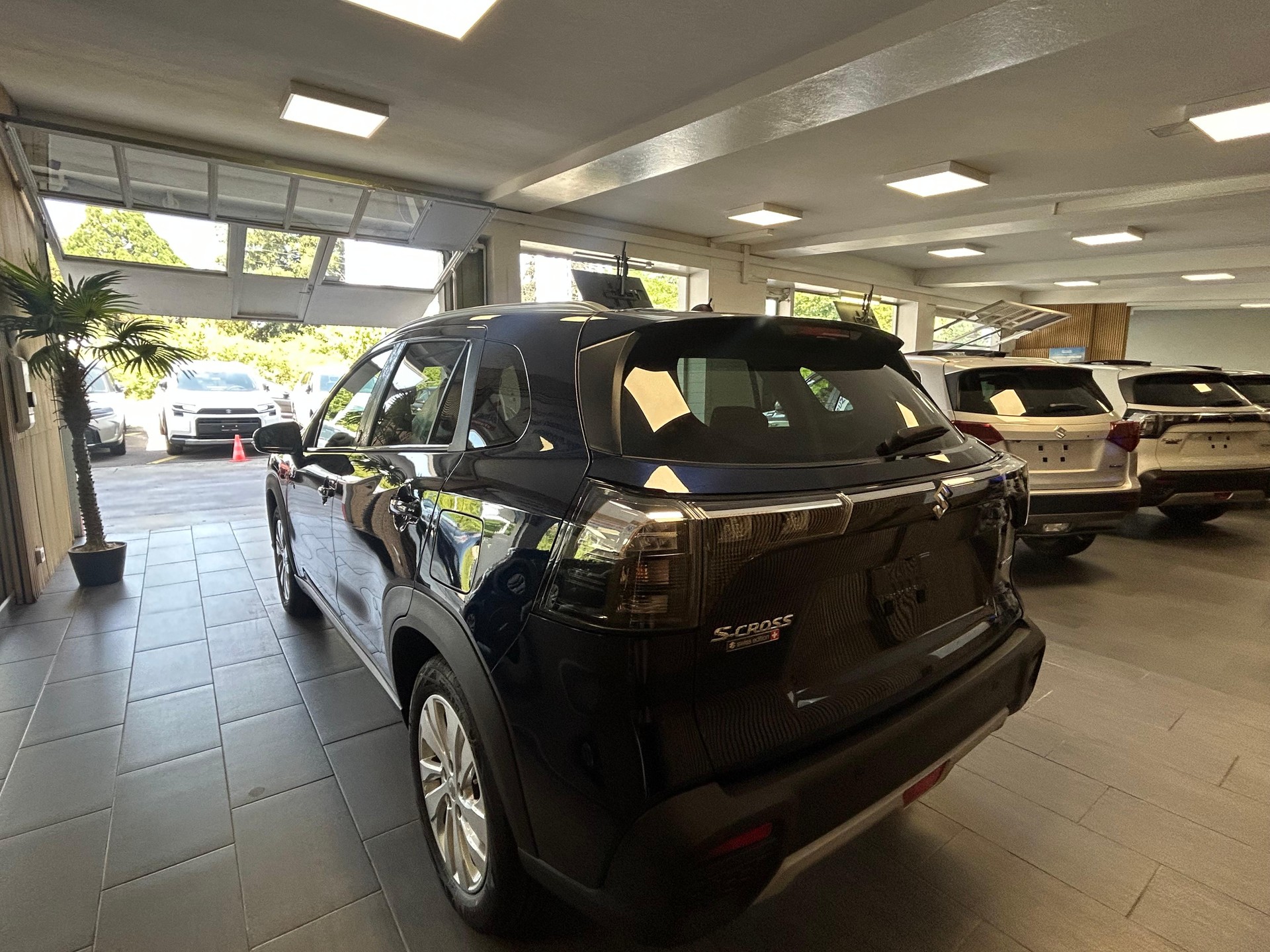 SUZUKI S-Cross 1.4 T Piz Sulai Hybrid 4x4 4 ROUES HIVER OFFERT-image-4