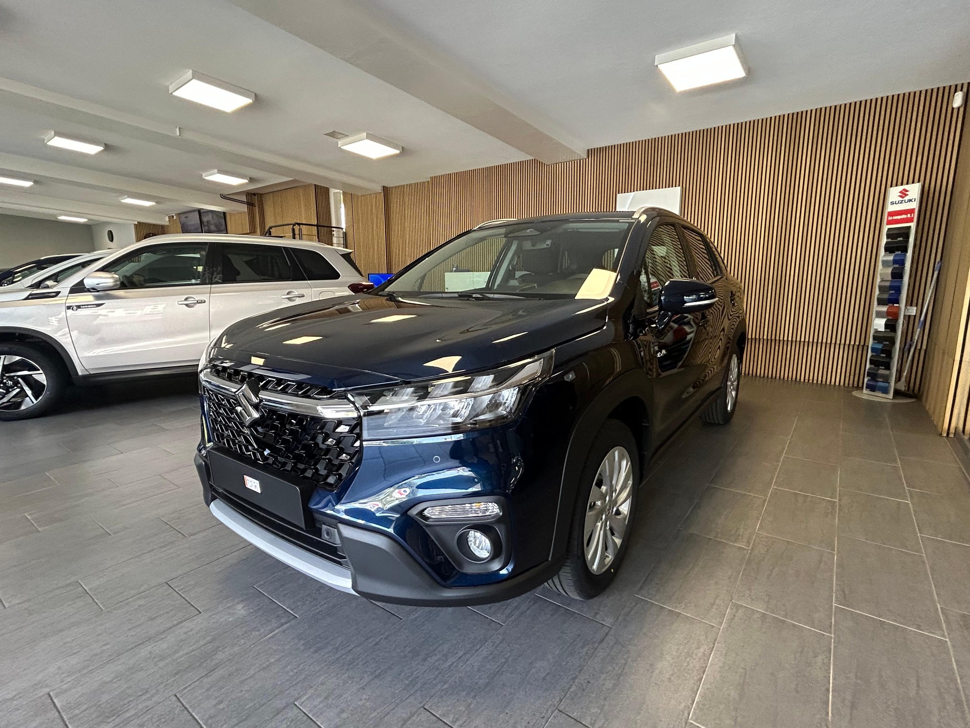 SUZUKI S-Cross 1.4 T Piz Sulai Hybrid 4x4 4 ROUES HIVER OFFERT-showroom-element-3