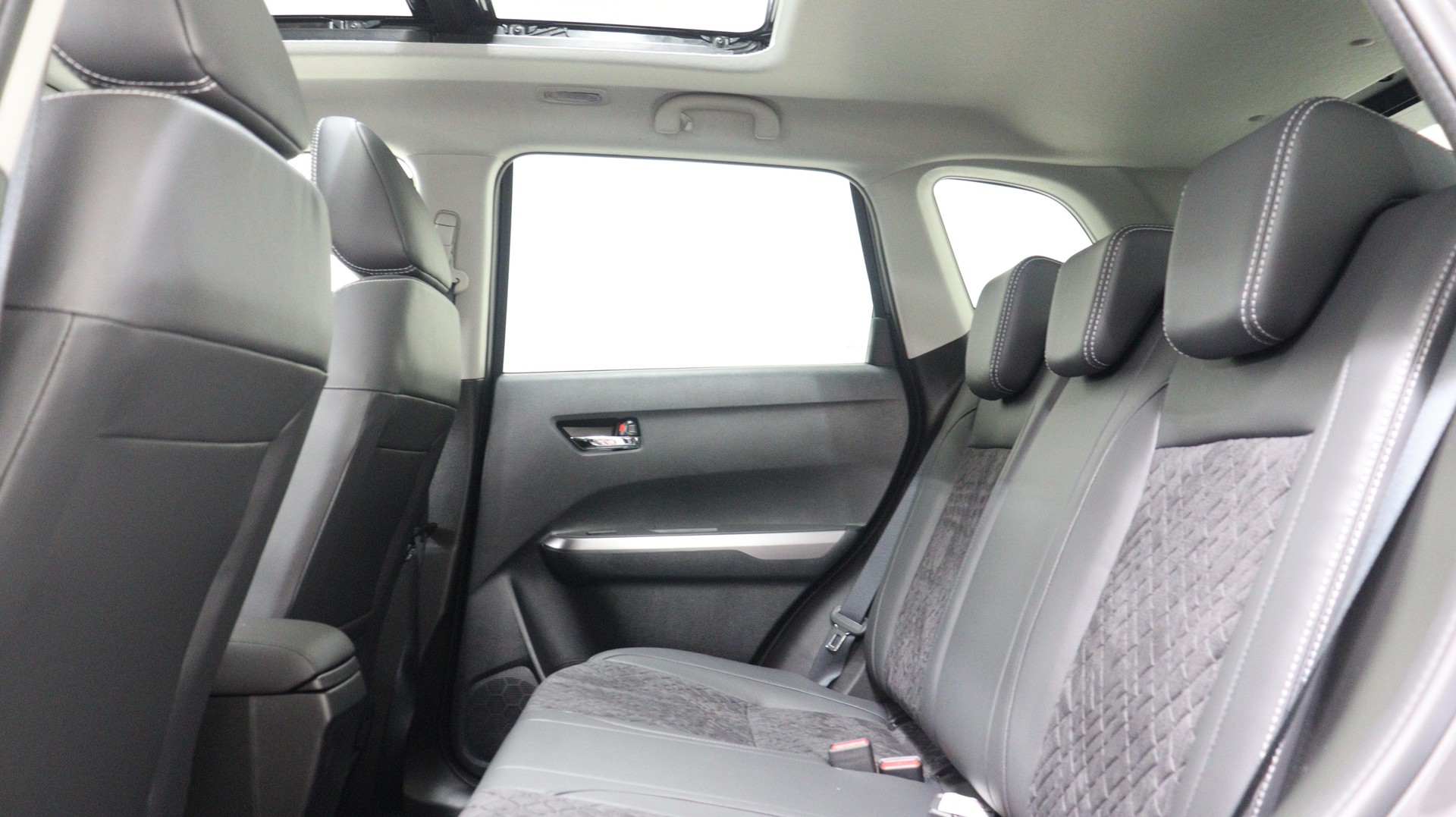 SUZUKI Vitara 1.4 T Compact Top Hybrid 4x4-image-3