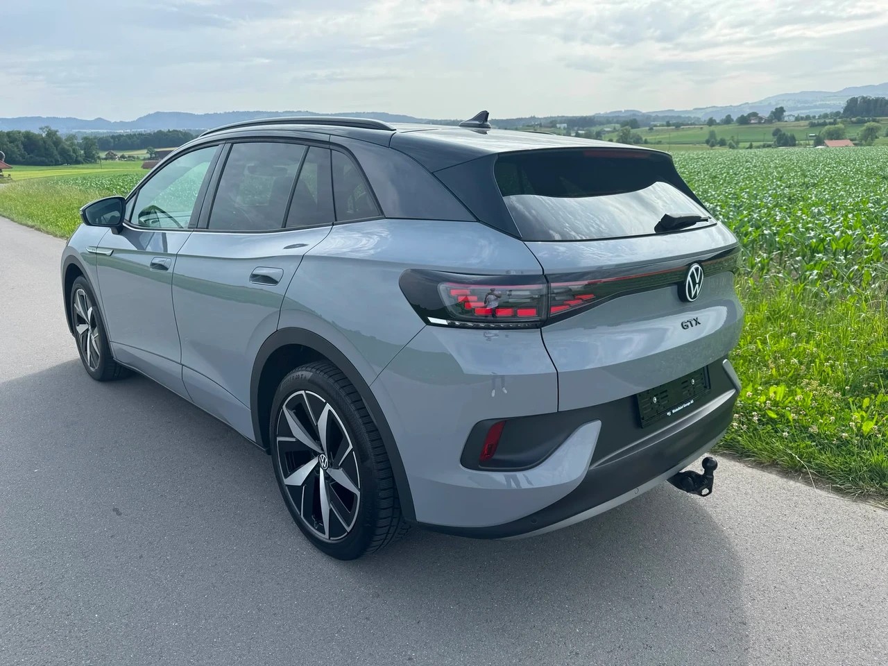 VW ID.4 GTX 77 kWh 4Motion mit Anhängerkupplung und Panorama Dach-image-3