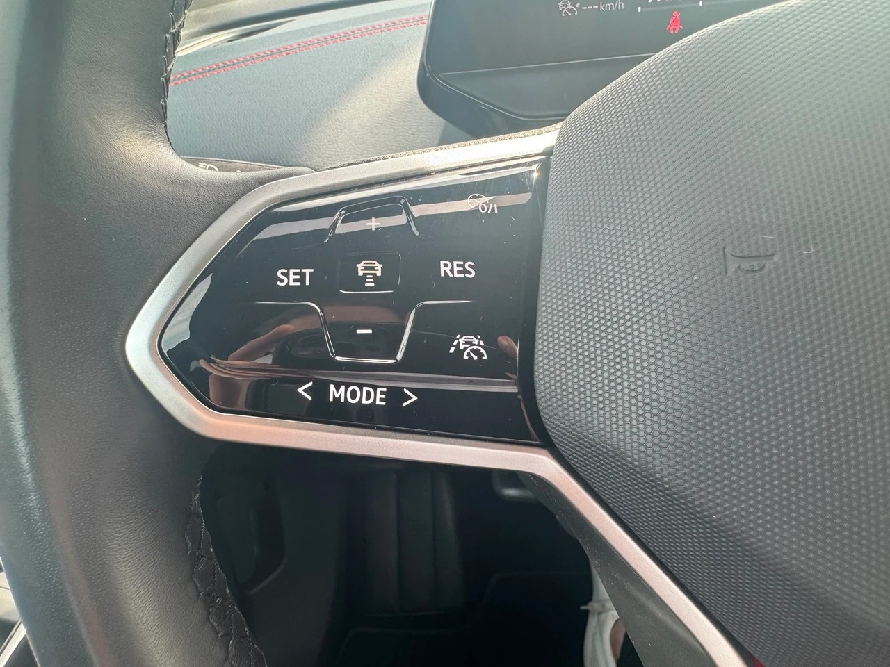 VW ID.4 GTX 77 kWh 4Motion mit Anhängerkupplung und Panorama Dach-image-13