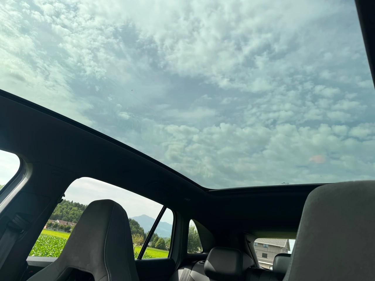 VW ID.4 GTX 77 kWh 4Motion mit Anhängerkupplung und Panorama Dach-image-9