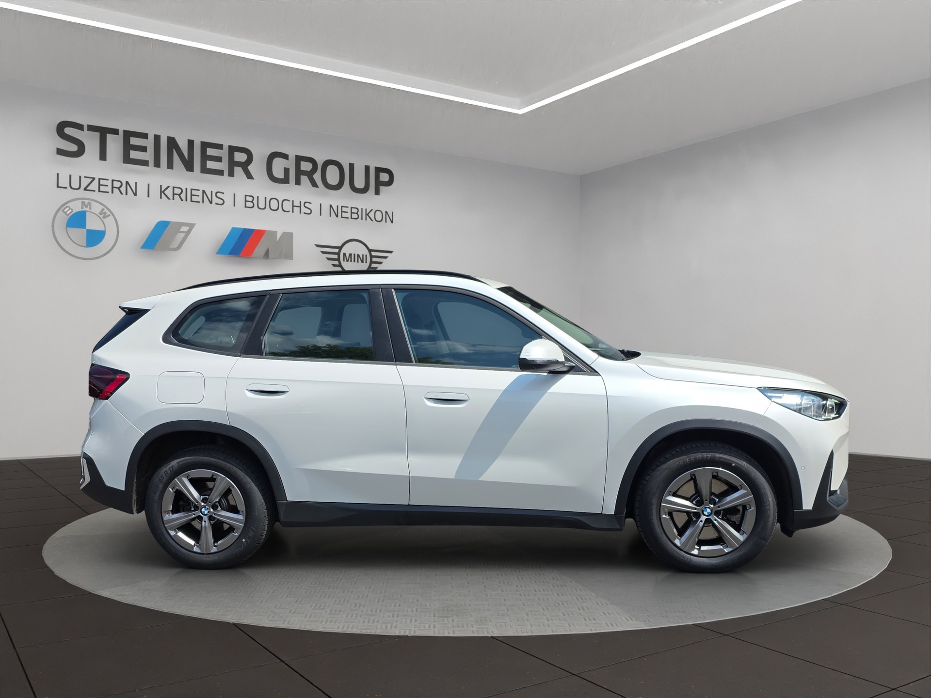 BMW X1 xDrive 23i 48V-image-2