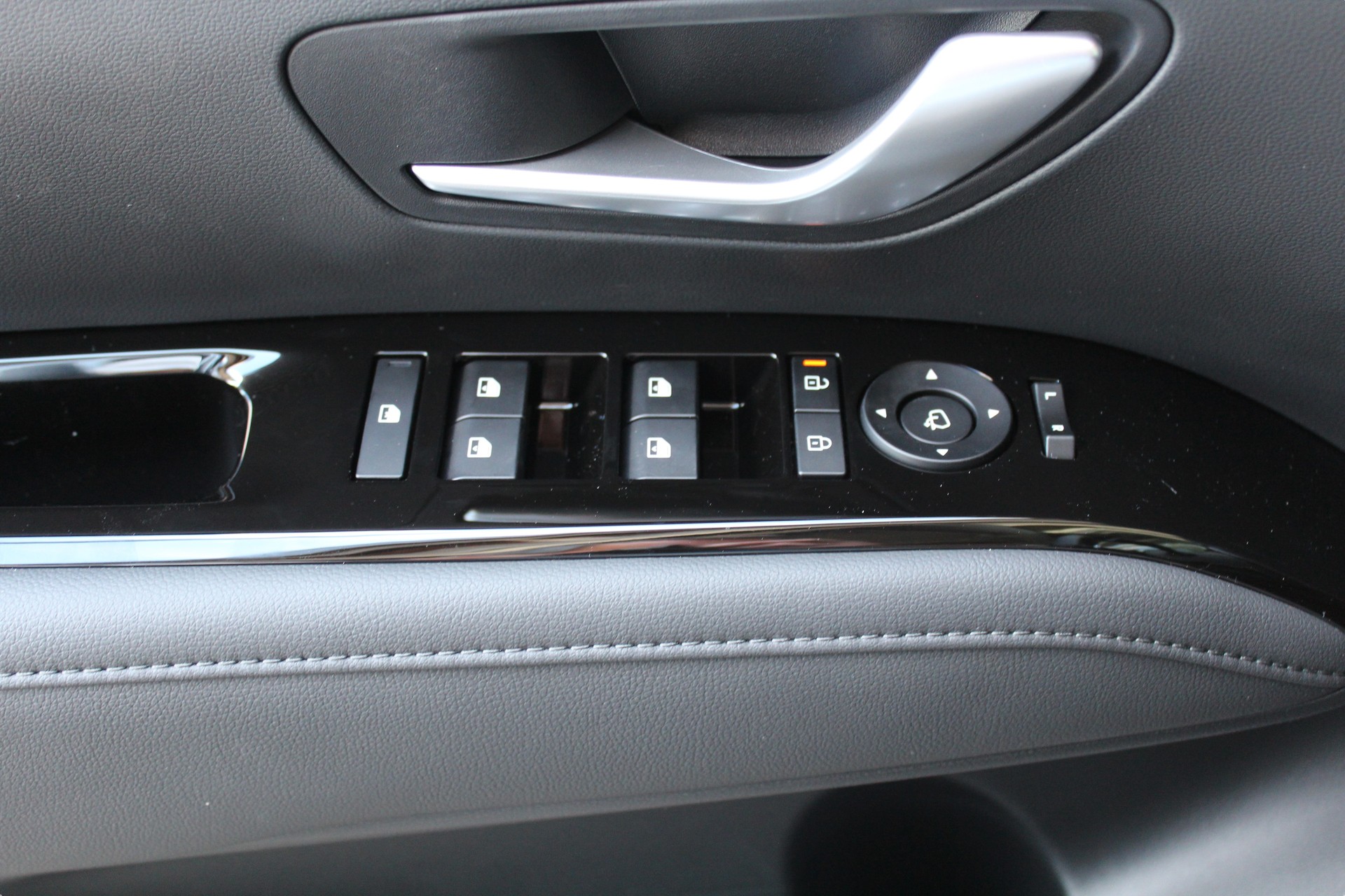 HYUNDAI Tucson 1.6 TGDI HEV 215PS Amplia 2WD-image-15