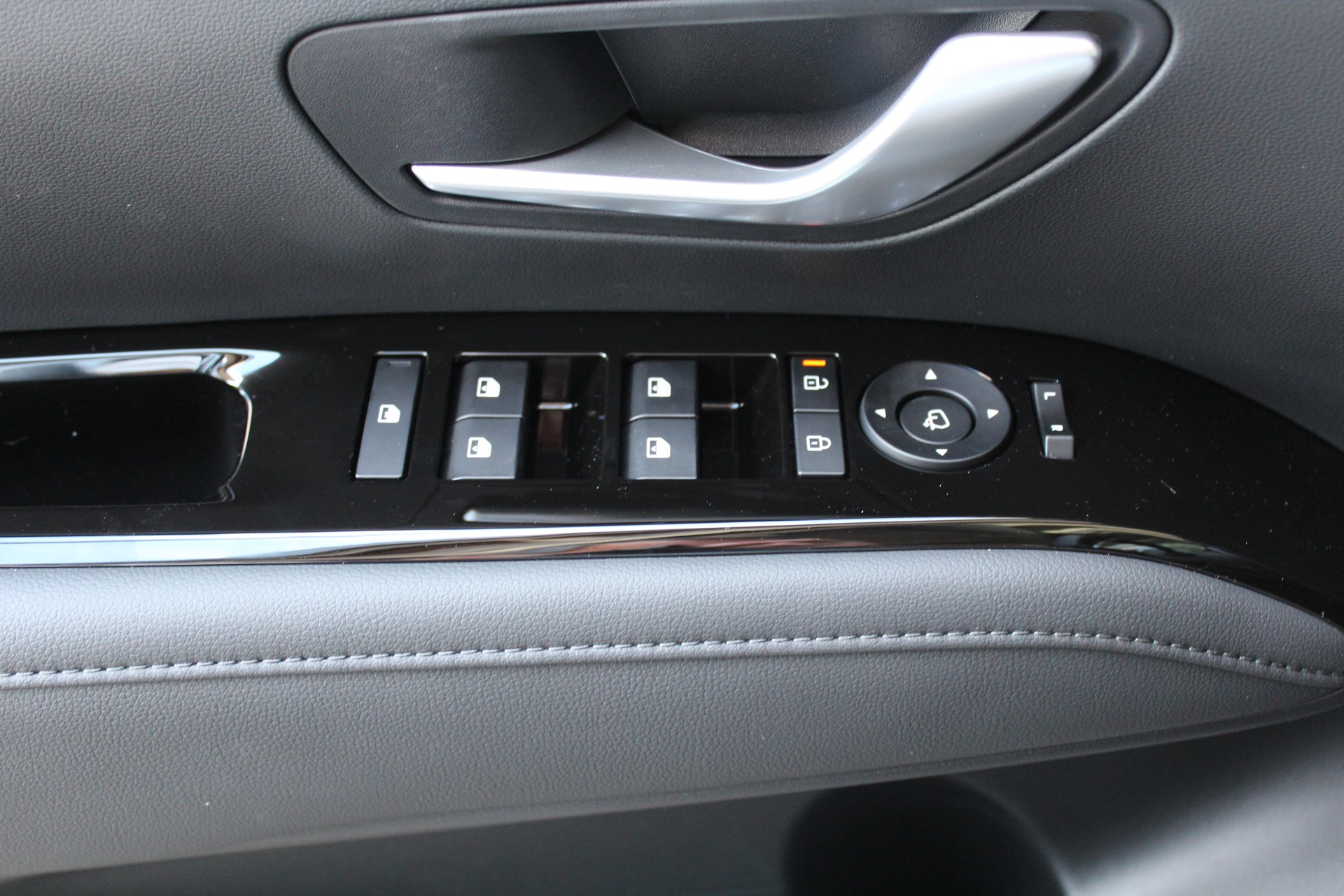 HYUNDAI Tucson 1.6 TGDI HEV 215PS Amplia 2WD-image-15