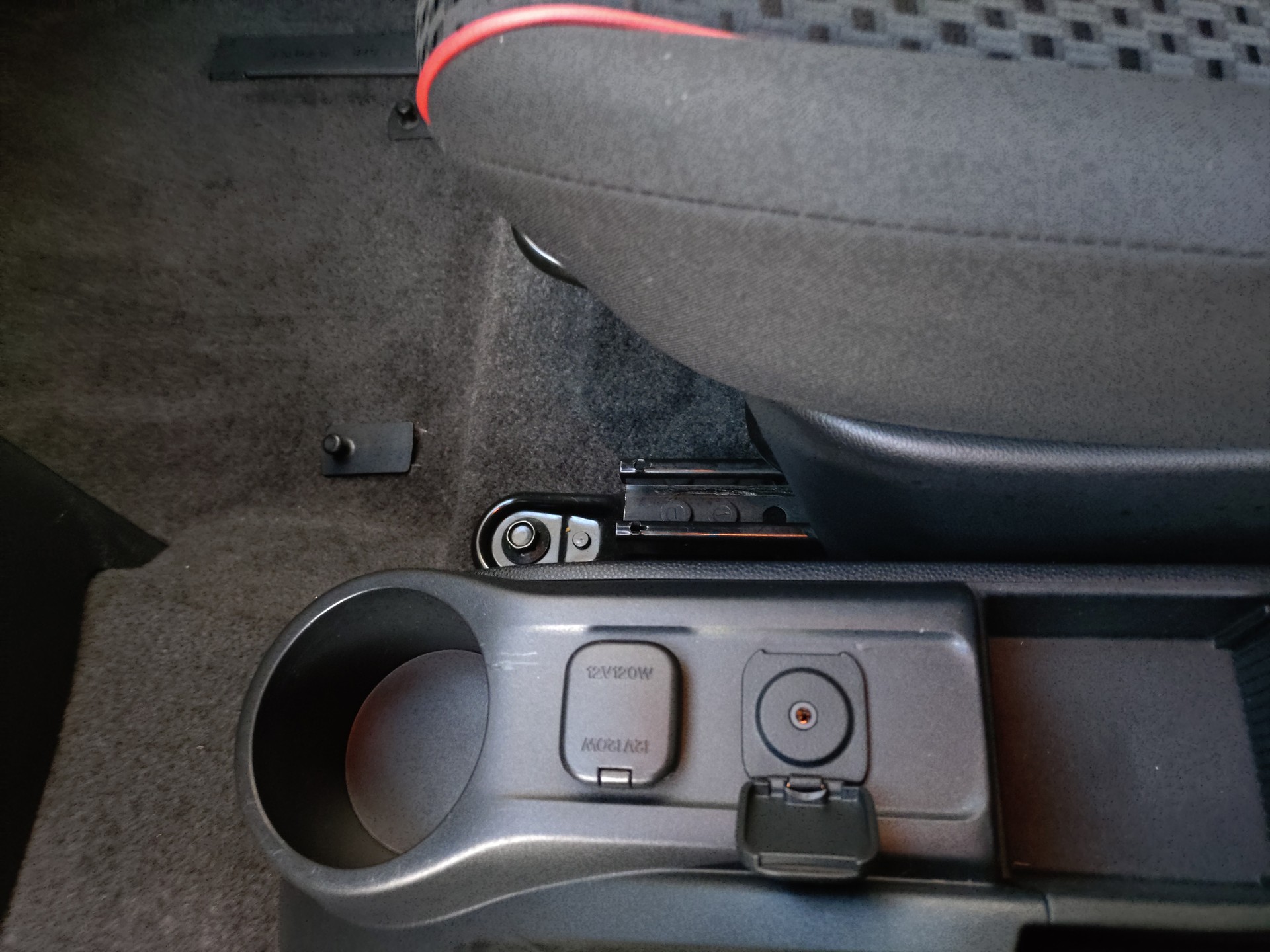 MAZDA 2 1.5i 16V Sport-image-12
