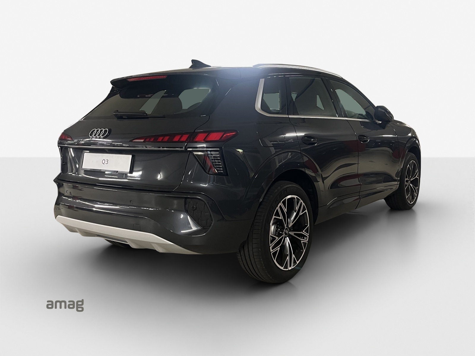 AUDI Q3 SUV 110 kW TFSI S tronic-image-4