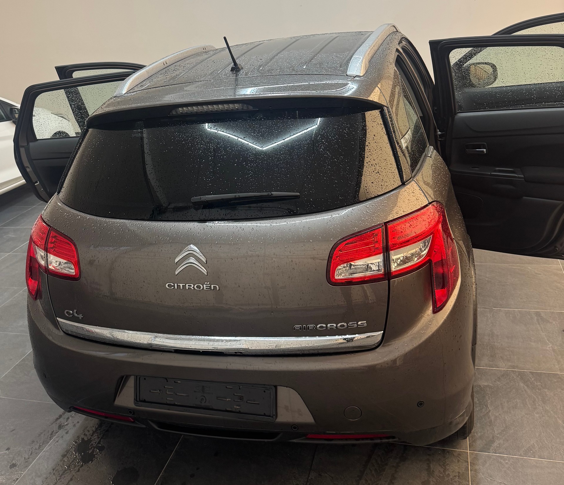 CITROEN C4 Aircross 1.6 HDi Exclusive 4WD-image-6