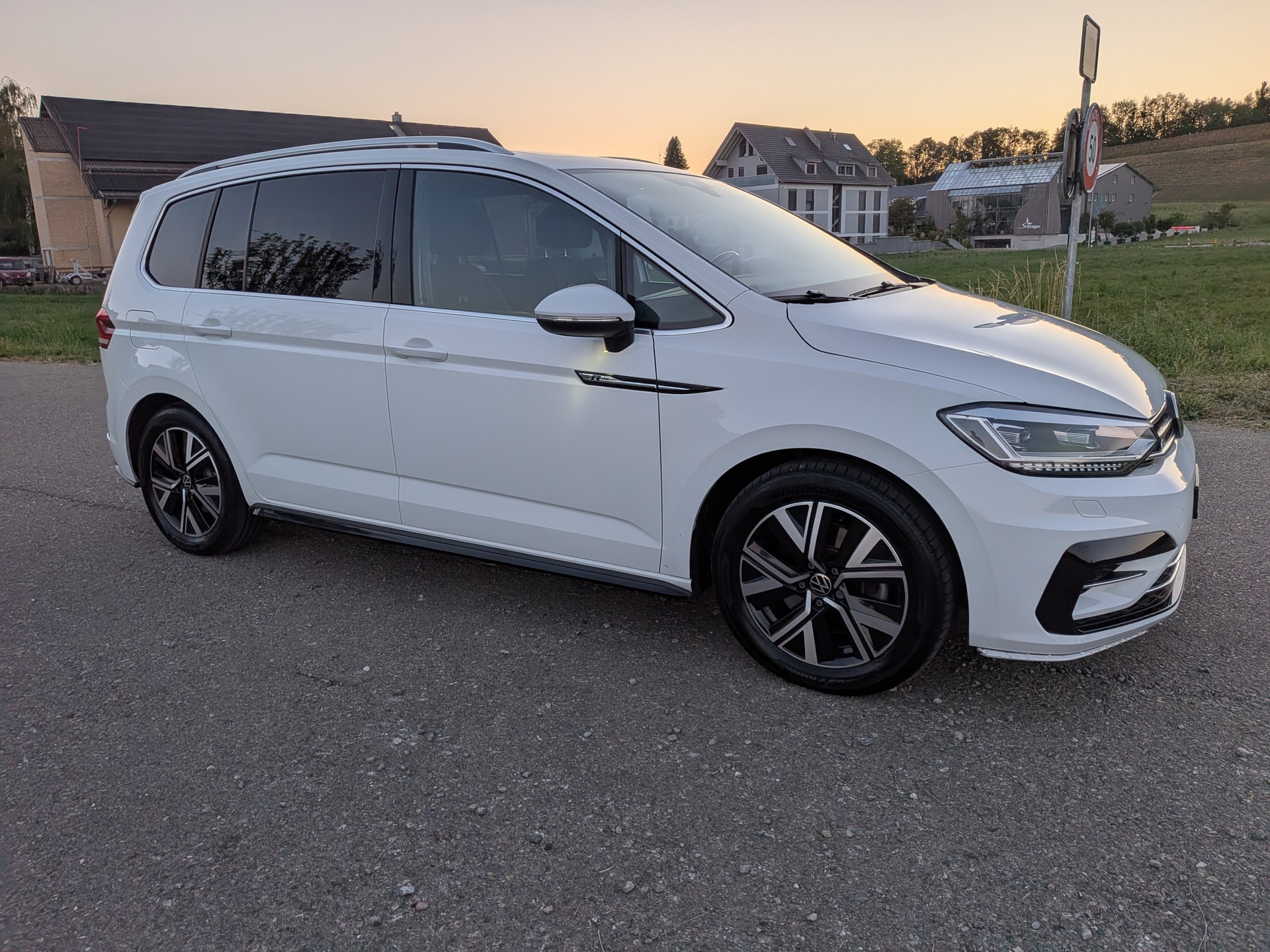 VW Touran 2.0 TDI BlueMotion R-Line DSG 7-Platz-showroom-element-3